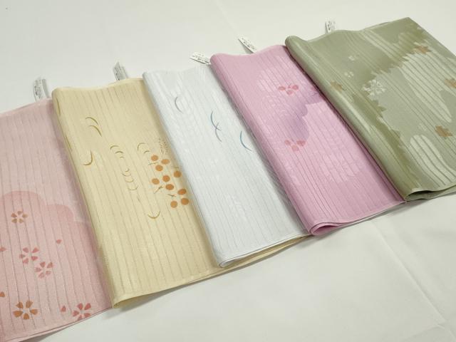 ■■■　商品詳細　■■■ 【正絹・未使用】 状態は特に目立ったシミ汚れなどもなく大変良い状態です。 大変上質な逸品になります。 お安く出品致しますので、是非この機会にいかがでしょうか？ ※素材は全て正絹です。 ■■■　注意事項　■■■ ■モニター発色の具合により色合いが異なる場合がございます。 ■寸法は多少の誤差が生じる場合がございますのでご了承ください。 ■縫込みの長さが左右非対称の場合は短い部分を記載しております。 左右非対称であってもご返品・お値引き等の保証は出来かねますので、ご了承の上ご購入をお願い致します。 ■シミ等のチェックには注意を払っておりますが、見落としがある場合もございますし、個人の見解も様々ですので神経質な方のご購入はお控えください。 ■箪笥に入っておりました着物や帯なので畳みシワや匂いがあるものもございます。 ■お休みは基本的に土日祝となりますが、その他臨時でお休みする場合がございますのでご了承ください。 ■商品の発送は平日のみの発送となります。 ■夜間と土曜、日曜日はお問い合わせの回答が遅れる場合がございます。 ■当店では、お直し、紋入れ、お手入れ等は承っておりません。 ■生地の状態（ヤケ、経年劣化等）によってはサイズ直しが出来ない場合がございます。 その点もどうかご了承のうえ、ご購入をお願いいたします。 ■弊社で取り扱う商品は一点ものにつき、時期や在庫状況に応じて金額が変更となる場合がございます。 ■検針は行っておりません。予めご了承いただきますようお願いいたします。 ■【洗える着物】と記載のある商品におきましては、商品お届け後に洗濯を行ってしまってからのご返品にはご対応しかねます。 念の為、専門店でのお手入れをお願いいたします。 ■着物のサイズ目安は下記を参考ください↓ ＜女性着物＞　お端折り次第で＋5?　−10?が着用可能サイズ 　例）身丈170?の場合、身長160?〜175? ＜男性着物＞　身丈＋約25?〜27?程が適応身長 　例）身丈155?の場合、身長180〜182?