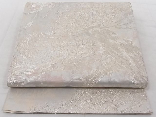 ■■■　サイズ　■■■ 長さ 418cm 幅 30.5cm程 ■■■　商品詳細　■■■ 【正絹】 詳細に関しましては、画像をご確認ください。 大変上質な逸品になります。 お安く出品致しますので、是非この機会にいかがでしょうか？ ■■■　注意事項　■■■ ■モニター発色の具合により色合いが異なる場合がございます。 ■寸法は多少の誤差が生じる場合がございますのでご了承ください。 ■縫込みの長さが左右非対称の場合は短い部分を記載しております。 左右非対称であってもご返品・お値引き等の保証は出来かねますので、ご了承の上ご購入をお願い致します。 ■シミ等のチェックには注意を払っておりますが、見落としがある場合もございますし、個人の見解も様々ですので神経質な方のご購入はお控えください。 ■箪笥に入っておりました着物や帯なので畳みシワや匂いがあるものもございます。 ■お休みは基本的に土日祝となりますが、その他臨時でお休みする場合がございますのでご了承ください。 ■商品の発送は平日のみの発送となります。 ■夜間と土曜、日曜日はお問い合わせの回答が遅れる場合がございます。 ■当店では、お直し、紋入れ、お手入れ等は承っておりません。 ■生地の状態（ヤケ、経年劣化等）によってはサイズ直しが出来ない場合がございます。 その点もどうかご了承のうえ、ご購入をお願いいたします。 ■弊社で取り扱う商品は一点ものにつき、時期や在庫状況に応じて金額が変更となる場合がございます。 ■検針は行っておりません。予めご了承いただきますようお願いいたします。 ■【洗える着物】と記載のある商品におきましては、商品お届け後に洗濯を行ってしまってからのご返品にはご対応しかねます。 念の為、専門店でのお手入れをお願いいたします。 ■着物のサイズ目安は下記を参考ください↓ ＜女性着物＞　お端折り次第で＋5cm　−1cmが着用可能サイズ 　例）身丈170cmの場合、身長160cm〜175cm ＜男性着物＞　身丈＋約25cm〜27cm程が適応身長 　例）身丈155cmの場合、身長180〜182cm