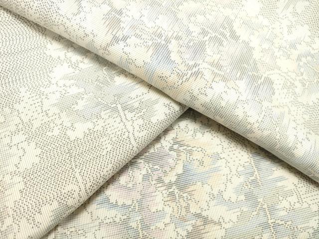 ■■■　サイズ　■■■ 身丈 155cm（肩から） 裄丈 63cm 袖丈 45cm　縫込み 7cm 袖幅 33cm 前幅 23cm 後幅 28.5cm 着物縫いこみ 内揚げ 8cm 裄 お袖側 約4.5cm　身頃側 約4.5cm ■■■　商品詳細　■■■ 【正絹・未使用】 状態は接写画像のように胴裏に薄い汚れがございますが その他表地は特に目立ったシミ汚れなどもなく大変良い状態です。 大変上質な逸品になります。 お安く出品致しますので、是非この機会にいかがでしょうか？ ■■■　注意事項　■■■ ■モニター発色の具合により色合いが異なる場合がございます。 ■寸法は多少の誤差が生じる場合がございますのでご了承ください。 ■縫込みの長さが左右非対称の場合は短い部分を記載しております。 左右非対称であってもご返品・お値引き等の保証は出来かねますので、ご了承の上ご購入をお願い致します。 ■シミ等のチェックには注意を払っておりますが、見落としがある場合もございますし、個人の見解も様々ですので神経質な方のご購入はお控えください。 ■箪笥に入っておりました着物や帯なので畳みシワや匂いがあるものもございます。 ■お休みは基本的に土日祝となりますが、その他臨時でお休みする場合がございますのでご了承ください。 ■商品の発送は平日のみの発送となります。 ■夜間と土曜、日曜日はお問い合わせの回答が遅れる場合がございます。 ■当店では、お直し、紋入れ、お手入れ等は承っておりません。 ■生地の状態（ヤケ、経年劣化等）によってはサイズ直しが出来ない場合がございます。 その点もどうかご了承のうえ、ご購入をお願いいたします。 ■弊社で取り扱う商品は一点ものにつき、時期や在庫状況に応じて金額が変更となる場合がございます。 ■検針は行っておりません。予めご了承いただきますようお願いいたします。 ■【洗える着物】と記載のある商品におきましては、商品お届け後に洗濯を行ってしまってからのご返品にはご対応しかねます。 念の為、専門店でのお手入れをお願いいたします。 ■着物のサイズ目安は下記を参考ください↓ ＜女性着物＞　お端折り次第で＋5?　−10?が着用可能サイズ 　例）身丈170?の場合、身長160?〜175? ＜男性着物＞　身丈＋約25?〜27?程が適応身長 　例）身丈155?の場合、身長180〜182?