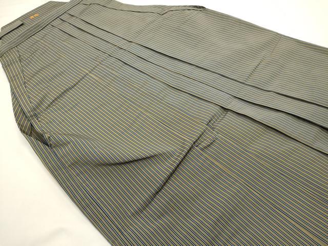 ■■■　サイズ　■■■ 紐下丈　約90cm ■■■　商品詳細　■■■ 【正絹】 状態は特に目立ったシミ汚れなどもなく大変良い状態です。 大変上質な逸品になります。 お安く出品致しますので、是非この機会にいかがでしょうか？ ■■■　注意事項　■■■ ■モニター発色の具合により色合いが異なる場合がございます。 ■寸法は多少の誤差が生じる場合がございますのでご了承ください。 ■縫込みの長さが左右非対称の場合は短い部分を記載しております。 左右非対称であってもご返品・お値引き等の保証は出来かねますので、ご了承の上ご購入をお願い致します。 ■シミ等のチェックには注意を払っておりますが、見落としがある場合もございますし、個人の見解も様々ですので神経質な方のご購入はお控えください。 ■箪笥に入っておりました着物や帯なので畳みシワや匂いがあるものもございます。 ■お休みは基本的に土日祝となりますが、その他臨時でお休みする場合がございますのでご了承ください。 ■商品の発送は平日のみの発送となります。 ■夜間と土曜、日曜日はお問い合わせの回答が遅れる場合がございます。 ■当店では、お直し、紋入れ、お手入れ等は承っておりません。 ■生地の状態（ヤケ、経年劣化等）によってはサイズ直しが出来ない場合がございます。 その点もどうかご了承のうえ、ご購入をお願いいたします。 ■弊社で取り扱う商品は一点ものにつき、時期や在庫状況に応じて金額が変更となる場合がございます。 ■検針は行っておりません。予めご了承いただきますようお願いいたします。 ■【洗える着物】と記載のある商品におきましては、商品お届け後に洗濯を行ってしまってからのご返品にはご対応しかねます。 念の為、専門店でのお手入れをお願いいたします。 ■写真に写っている物が全てになります。それ以外の付属品はございませんのでご了承ください。 ■状態に関する写真につきましては、掲載可能な写真枚数に限りがあるため、各箇所につき1枚参考画像を掲載しております。 ■着物のサイズ目安は下記を参考ください↓ ＜女性着物＞　お端折り次第で＋5cm　−1cmが着用可能サイズ 　例）身丈170cmの場合、身長160cm〜175cm ＜男性着物＞　身丈＋約25cm〜27cm程が適応身長 　例）身丈155cmの場合、身長180〜182cm