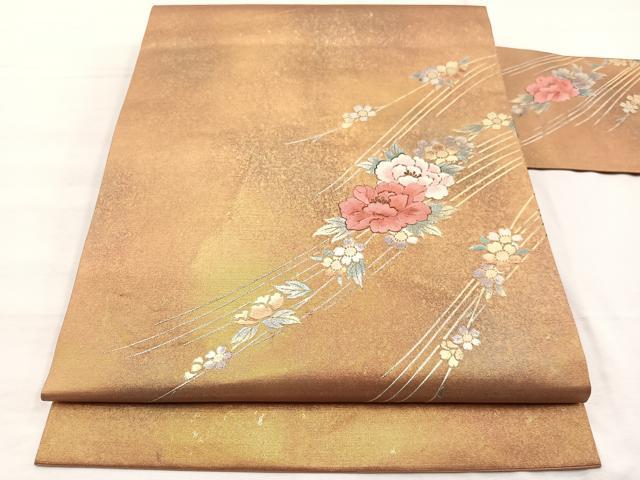■■■　サイズ　■■■ 長さ 354.5cm 幅 31cm程 ■■■　商品詳細　■■■ 【正絹】 詳細に関しましては、画像をご確認ください。 大変上質な逸品になります。 お安く出品致しますので、是非この機会にいかがでしょうか？ ■■■　注意事項　■■■ ■モニター発色の具合により色合いが異なる場合がございます。 ■寸法は多少の誤差が生じる場合がございますのでご了承ください。 ■縫込みの長さが左右非対称の場合は短い部分を記載しております。 左右非対称であってもご返品・お値引き等の保証は出来かねますので、ご了承の上ご購入をお願い致します。 ■シミ等のチェックには注意を払っておりますが、見落としがある場合もございますし、個人の見解も様々ですので神経質な方のご購入はお控えください。 ■箪笥に入っておりました着物や帯なので畳みシワや匂いがあるものもございます。 ■お休みは基本的に土日祝となりますが、その他臨時でお休みする場合がございますのでご了承ください。 ■商品の発送は平日のみの発送となります。 ■夜間と土曜、日曜日はお問い合わせの回答が遅れる場合がございます。 ■当店では、お直し、紋入れ、お手入れ等は承っておりません。 ■生地の状態（ヤケ、経年劣化等）によってはサイズ直しが出来ない場合がございます。 その点もどうかご了承のうえ、ご購入をお願いいたします。 ■弊社で取り扱う商品は一点ものにつき、時期や在庫状況に応じて金額が変更となる場合がございます。 ■検針は行っておりません。予めご了承いただきますようお願いいたします。 ■【洗える着物】と記載のある商品におきましては、商品お届け後に洗濯を行ってしまってからのご返品にはご対応しかねます。 念の為、専門店でのお手入れをお願いいたします。 ■着物のサイズ目安は下記を参考ください↓ ＜女性着物＞　お端折り次第で＋5cm　−1cmが着用可能サイズ 　例）身丈170cmの場合、身長160cm〜175cm ＜男性着物＞　身丈＋約25cm〜27cm程が適応身長 　例）身丈155cmの場合、身長180〜182cm