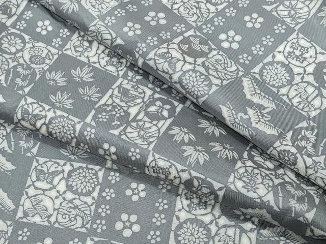 ■■■　サイズ　■■■ 身丈 166.5cm（肩から） 裄丈 68cm 袖丈 49.5cm　縫込み 4.5cm 袖幅 34cm 前幅 28.5cm 後幅 33.5cm 着物縫いこみ 内揚げ 4cm 裄 お袖側 約2cm　身頃側 約1cm ■■■　商品詳細　■■■ 【正絹】 状態は特に目立ったシミ汚れなどもなく大変良い状態です。 大変上質な逸品になります。 お安く出品致しますので、是非この機会にいかがでしょうか？ ■■■　注意事項　■■■ ■モニター発色の具合により色合いが異なる場合がございます。 ■寸法は多少の誤差が生じる場合がございますのでご了承ください。 ■縫込みの長さが左右非対称の場合は短い部分を記載しております。 左右非対称であってもご返品・お値引き等の保証は出来かねますので、ご了承の上ご購入をお願い致します。 ■シミ等のチェックには注意を払っておりますが、見落としがある場合もございますし、個人の見解も様々ですので神経質な方のご購入はお控えください。 ■箪笥に入っておりました着物や帯なので畳みシワや匂いがあるものもございます。 ■お休みは基本的に土日祝となりますが、その他臨時でお休みする場合がございますのでご了承ください。 ■商品の発送は平日のみの発送となります。 ■夜間と土曜、日曜日はお問い合わせの回答が遅れる場合がございます。 ■当店では、お直し、紋入れ、お手入れ等は承っておりません。 ■生地の状態（ヤケ、経年劣化等）によってはサイズ直しが出来ない場合がございます。 その点もどうかご了承のうえ、ご購入をお願いいたします。 ■弊社で取り扱う商品は一点ものにつき、時期や在庫状況に応じて金額が変更となる場合がございます。 ■検針は行っておりません。予めご了承いただきますようお願いいたします。 ■【洗える着物】と記載のある商品におきましては、商品お届け後に洗濯を行ってしまってからのご返品にはご対応しかねます。 念の為、専門店でのお手入れをお願いいたします。 ■着物のサイズ目安は下記を参考ください↓ ＜女性着物＞　お端折り次第で＋5?　−10?が着用可能サイズ 　例）身丈170?の場合、身長160?〜175? ＜男性着物＞　身丈＋約25?〜27?程が適応身長 　例）身丈155?の場合、身長180〜182?