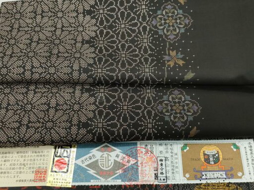 平和屋着物●本場大島紬 7マルキ 舞花文 高山好和作 証紙付き 正絹 逸品 未使用 CAAT7046vf 平和屋着物●本場大島紬 7マルキ 舞花文 高山好和作 証紙付き 正絹 逸品 未使用 CAAT7046vf