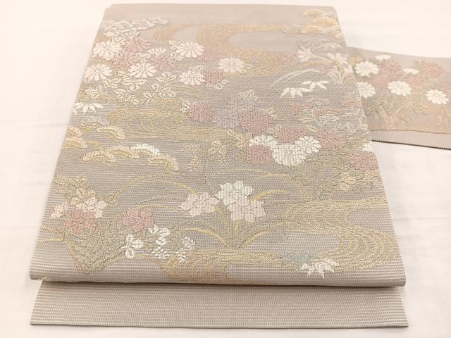 ■■■　サイズ　■■■ 長さ 368cm 幅 30.5cm程 ■■■　商品詳細　■■■ 【正絹】 状態は締めてはおりますが 特に目立ったシミ汚れなどもなく大変良い状態です。 大変上質な逸品になります。 お安く出品致しますので、是非この機会にいかがでしょうか？ ■■■　注意事項　■■■ ■モニター発色の具合により色合いが異なる場合がございます。 ■寸法は多少の誤差が生じる場合がございますのでご了承ください。 ■縫込みの長さが左右非対称の場合は短い部分を記載しております。 左右非対称であってもご返品・お値引き等の保証は出来かねますので、ご了承の上ご購入をお願い致します。 ■シミ等のチェックには注意を払っておりますが、見落としがある場合もございますし、個人の見解も様々ですので神経質な方のご購入はお控えください。 ■箪笥に入っておりました着物や帯なので畳みシワや匂いがあるものもございます。 ■お休みは基本的に土日祝となりますが、その他臨時でお休みする場合がございますのでご了承ください。 ■商品の発送は平日のみの発送となります。 ■夜間と土曜、日曜日はお問い合わせの回答が遅れる場合がございます。 ■当店では、お直し、紋入れ、お手入れ等は承っておりません。 ■生地の状態（ヤケ、経年劣化等）によってはサイズ直しが出来ない場合がございます。 その点もどうかご了承のうえ、ご購入をお願いいたします。 ■弊社で取り扱う商品は一点ものにつき、時期や在庫状況に応じて金額が変更となる場合がございます。 ■検針は行っておりません。予めご了承いただきますようお願いいたします。 ■【洗える着物】と記載のある商品におきましては、商品お届け後に洗濯を行ってしまってからのご返品にはご対応しかねます。 念の為、専門店でのお手入れをお願いいたします。 ■写真に写っている物が全てになります。それ以外の付属品はございませんのでご了承ください。 ■状態に関する写真につきましては、掲載可能な写真枚数に限りがあるため、各箇所につき1枚参考画像を掲載しております。 ■着物のサイズ目安は下記を参考ください↓ ＜女性着物＞　お端折り次第で＋5cm　－1cmが着用可能サイズ 　例）身丈170cmの場合、身長160cm～175cm ＜男性着物＞　身丈＋約25cm～27cm程が適応身長 　例）身丈155cmの場合、身長180～182cm
