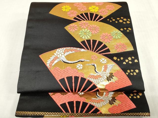 ■■■　サイズ　■■■ 長さ 396cm　幅 27cm程 ■■■　商品詳細　■■■ 【化繊・芯なし】 状態は1,2回程しか締めておらず 特に目立ったシミ汚れなどもなく大変良い状態です。 お安く出品致しますので、是非この機会にいかがでしょうか？ ■■■　注意事項　■■■ ■モニター発色の具合により色合いが異なる場合がございます。 ■寸法は多少の誤差が生じる場合がございますのでご了承ください。 ■縫込みの長さが左右非対称の場合は短い部分を記載しております。 左右非対称であってもご返品・お値引き等の保証は出来かねますので、ご了承の上ご購入をお願い致します。 ■シミ等のチェックには注意を払っておりますが、見落としがある場合もございますし、個人の見解も様々ですので神経質な方のご購入はお控えください。 ■箪笥に入っておりました着物や帯なので畳みシワや匂いがあるものもございます。 ■お休みは基本的に土日祝となりますが、その他臨時でお休みする場合がございますのでご了承ください。 ■商品の発送は平日のみの発送となります。 ■夜間と土曜、日曜日はお問い合わせの回答が遅れる場合がございます。 ■当店では、お直し、紋入れ、お手入れ等は承っておりません。 ■生地の状態（ヤケ、経年劣化等）によってはサイズ直しが出来ない場合がございます。 その点もどうかご了承のうえ、ご購入をお願いいたします。 ■弊社で取り扱う商品は一点ものにつき、時期や在庫状況に応じて金額が変更となる場合がございます。 ■検針は行っておりません。予めご了承いただきますようお願いいたします。 ■【洗える着物】と記載のある商品におきましては、商品お届け後に洗濯を行ってしまってからのご返品にはご対応しかねます。 念の為、専門店でのお手入れをお願いいたします。 ■写真に写っている物が全てになります。それ以外の付属品はございませんのでご了承ください。 ■状態に関する写真につきましては、掲載可能な写真枚数に限りがあるため、各箇所につき1枚参考画像を掲載しております。 ■着物のサイズ目安は下記を参考ください↓ ＜女性着物＞　お端折り次第で＋5cm　−1cmが着用可能サイズ 　例）身丈170cmの場合、身長160cm〜175cm ＜男性着物＞　身丈＋約25cm〜27cm程が適応身長 　例）身丈155cmの場合、身長180〜182cm