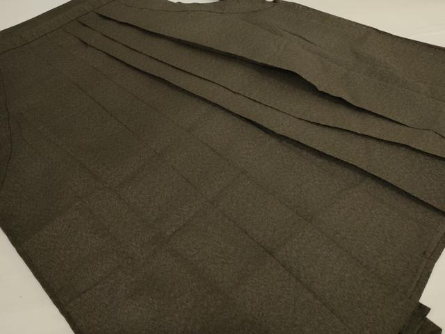 ■■■　サイズ　■■■ 紐下丈　約80cm ■■■　商品詳細　■■■ 【正絹】 状態は特に目立ったシミ汚れなどもなく大変良い状態です。 大変上質な逸品になります。 お安く出品致しますので、是非この機会にいかがでしょうか？ ※腰板にペン書きがございます。 ■■■　注意事項　■■■ ■モニター発色の具合により色合いが異なる場合がございます。 ■寸法は多少の誤差が生じる場合がございますのでご了承ください。 ■縫込みの長さが左右非対称の場合は短い部分を記載しております。 左右非対称であってもご返品・お値引き等の保証は出来かねますので、ご了承の上ご購入をお願い致します。 ■シミ等のチェックには注意を払っておりますが、見落としがある場合もございますし、個人の見解も様々ですので神経質な方のご購入はお控えください。 ■箪笥に入っておりました着物や帯なので畳みシワや匂いがあるものもございます。 ■お休みは基本的に土日祝となりますが、その他臨時でお休みする場合がございますのでご了承ください。 ■商品の発送は平日のみの発送となります。 ■夜間と土曜、日曜日はお問い合わせの回答が遅れる場合がございます。 ■当店では、お直し、紋入れ、お手入れ等は承っておりません。 ■生地の状態（ヤケ、経年劣化等）によってはサイズ直しが出来ない場合がございます。 その点もどうかご了承のうえ、ご購入をお願いいたします。 ■弊社で取り扱う商品は一点ものにつき、時期や在庫状況に応じて金額が変更となる場合がございます。 ■検針は行っておりません。予めご了承いただきますようお願いいたします。 ■【洗える着物】と記載のある商品におきましては、商品お届け後に洗濯を行ってしまってからのご返品にはご対応しかねます。 念の為、専門店でのお手入れをお願いいたします。 ■写真に写っている物が全てになります。それ以外の付属品はございませんのでご了承ください。 ■状態に関する写真につきましては、掲載可能な写真枚数に限りがあるため、各箇所につき1枚参考画像を掲載しております。 ■着物のサイズ目安は下記を参考ください↓ ＜女性着物＞　お端折り次第で＋5cm　−1cmが着用可能サイズ 　例）身丈170cmの場合、身長160cm〜175cm ＜男性着物＞　身丈＋約25cm〜27cm程が適応身長 　例）身丈155cmの場合、身長180〜182cm