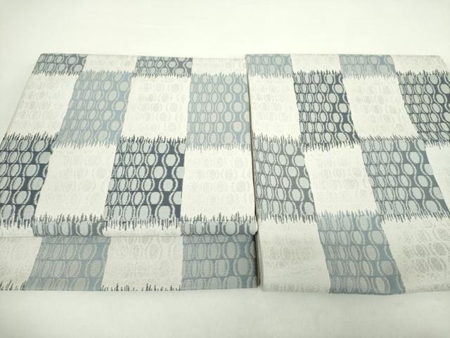 ■■■　サイズ　■■■ 胴回り長さ 205cm 太鼓幅 30.5cm程 ■■■　商品詳細　■■■ 【正絹】 状態は接写画像のように表地所々、紐に薄い汚れがございます。 大変上質な逸品になりますので ぜひお手入れをされてお召しになられてはいかがでしょうか。 お安く出品致しますので、是非この機会にいかがでしょうか？ ■■■　注意事項　■■■ ■モニター発色の具合により色合いが異なる場合がございます。 ■寸法は多少の誤差が生じる場合がございますのでご了承ください。 ■縫込みの長さが左右非対称の場合は短い部分を記載しております。 左右非対称であってもご返品・お値引き等の保証は出来かねますので、ご了承の上ご購入をお願い致します。 ■シミ等のチェックには注意を払っておりますが、見落としがある場合もございますし、個人の見解も様々ですので神経質な方のご購入はお控えください。 ■箪笥に入っておりました着物や帯なので畳みシワや匂いがあるものもございます。 ■お休みは基本的に土日祝となりますが、その他臨時でお休みする場合がございますのでご了承ください。 ■商品の発送は平日のみの発送となります。 ■夜間と土曜、日曜日はお問い合わせの回答が遅れる場合がございます。 ■当店では、お直し、紋入れ、お手入れ等は承っておりません。 ■生地の状態（ヤケ、経年劣化等）によってはサイズ直しが出来ない場合がございます。 その点もどうかご了承のうえ、ご購入をお願いいたします。 ■弊社で取り扱う商品は一点ものにつき、時期や在庫状況に応じて金額が変更となる場合がございます。 ■検針は行っておりません。予めご了承いただきますようお願いいたします。 ■【洗える着物】と記載のある商品におきましては、商品お届け後に洗濯を行ってしまってからのご返品にはご対応しかねます。 念の為、専門店でのお手入れをお願いいたします。 ■着物のサイズ目安は下記を参考ください↓ ＜女性着物＞　お端折り次第で＋5cm　−1cmが着用可能サイズ 　例）身丈170cmの場合、身長160cm〜175cm ＜男性着物＞　身丈＋約25cm〜27cm程が適応身長 　例）身丈155cmの場合、身長180〜182cm