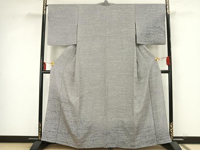 ■■■　サイズ　■■■ 身丈 160cm（肩から） 裄丈 68cm 袖丈 48cm　縫込み 4cm 袖幅 34cm 前幅 24cm 後幅 31cm 着物縫いこみ 内揚げ 5cm 裄 お袖側 約1.5cm　身頃側 約1.5cm ■■■　商品詳細　■■■ 【正絹・バチ衿】 状態は特に目立ったシミ汚れなどもなく大変良い状態です。 大変上質な逸品になります。 お安く出品致しますので、是非この機会にいかがでしょうか？ ■■■　注意事項　■■■ ■モニター発色の具合により色合いが異なる場合がございます。 ■寸法は多少の誤差が生じる場合がございますのでご了承ください。 ■シミ等のチェックには注意を払っておりますが、見落としがある場合もございますし、個人の見解も様々ですので神経質な方のご購入はお控えください。 ■箪笥に入っておりました着物や帯なので畳みシワや匂いがあるものもございます。 ■お休みは基本的に土日祝となりますが、その他臨時でお休みする場合がございますのでご了承ください。 ■商品の発送は平日のみの発送となります。 ■夜間と土曜、日曜日はお問い合わせの回答が遅れる場合がございます。 ■当店では、お直し、紋入れ、お手入れ等は承っておりません。 ■生地の状態（ヤケ、経年劣化等）によってはサイズ直しが出来ない場合がございます。 その点もどうかご了承のうえ、ご購入をお願いいたします。 ■着物のサイズ目安は下記を参考ください↓ ＜女性着物＞　身長-10cm+5cmが着用可能サイズ(お端折り次第) 　例）身長160cmの方→着物身丈150cm〜165cm ＜男性着物＞　身長-27cm ±5cmが着用可能サイズ 　例）身長170cmの方→着物身丈138cm〜148cm