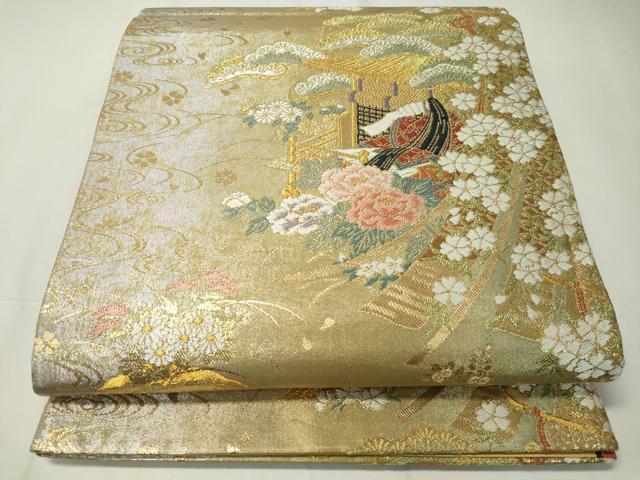 ■■■　サイズ　■■■ 長さ 430cm 幅 30.5cm程 ■■■　商品詳細　■■■ 【正絹】 状態は締めてはおりますが 特に目立ったシミ汚れなどもなく大変良い状態です。 大変上質な逸品になります。 お安く出品致しますので、是非この機会にいかがでしょうか？ ■■■　注意事項　■■■ ■モニター発色の具合により色合いが異なる場合がございます。 ■寸法は多少の誤差が生じる場合がございますのでご了承ください。 ■縫込みの長さが左右非対称の場合は短い部分を記載しております。 左右非対称であってもご返品・お値引き等の保証は出来かねますので、ご了承の上ご購入をお願い致します。 ■シミ等のチェックには注意を払っておりますが、見落としがある場合もございますし、個人の見解も様々ですので神経質な方のご購入はお控えください。 ■箪笥に入っておりました着物や帯なので畳みシワや匂いがあるものもございます。 ■お休みは基本的に土日祝となりますが、その他臨時でお休みする場合がございますのでご了承ください。 ■商品の発送は平日のみの発送となります。 ■夜間と土曜、日曜日はお問い合わせの回答が遅れる場合がございます。 ■当店では、お直し、紋入れ、お手入れ等は承っておりません。 ■生地の状態（ヤケ、経年劣化等）によってはサイズ直しが出来ない場合がございます。 その点もどうかご了承のうえ、ご購入をお願いいたします。 ■弊社で取り扱う商品は一点ものにつき、時期や在庫状況に応じて金額が変更となる場合がございます。 ■検針は行っておりません。予めご了承いただきますようお願いいたします。 ■【洗える着物】と記載のある商品におきましては、商品お届け後に洗濯を行ってしまってからのご返品にはご対応しかねます。 念の為、専門店でのお手入れをお願いいたします。 ■着物のサイズ目安は下記を参考ください↓ ＜女性着物＞　お端折り次第で＋5?　−10?が着用可能サイズ 　例）身丈170?の場合、身長160?〜175? ＜男性着物＞　身丈＋約25?〜27?程が適応身長 　例）身丈155?の場合、身長180〜182?