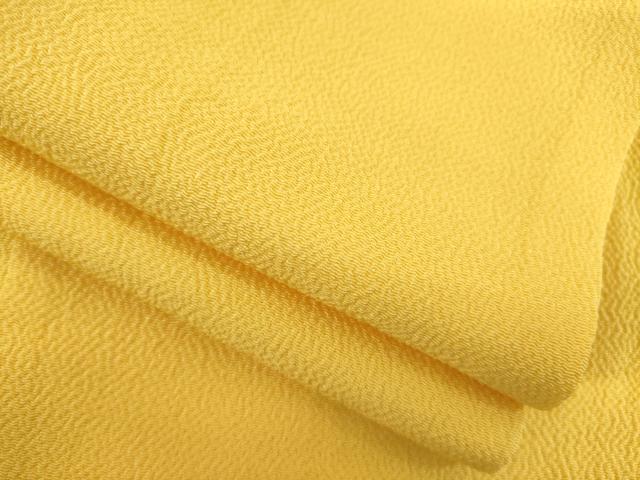 ■■■　サイズ　■■■ 身丈 153.5cm（肩から） 裄丈 66cm 袖丈 66cm　縫込み 1cm 袖幅 34cm 前幅 25cm 後幅 31cm 着物縫いこみ 内揚げ 5.5cm 裄 お袖側 約1cm　身頃側 約0cm ■■■　商品詳細　■■■ 【正絹・一つ紋】 状態は接写画像のように右胸付近に薄いシミがございますが その他特に目立ったシミ汚れなどもなく大変良い状態です。 大変上質な逸品になります。 お安く出品致しますので、是非この機会にいかがでしょうか？ ■■■　注意事項　■■■ ■モニター発色の具合により色合いが異なる場合がございます。 ■寸法は多少の誤差が生じる場合がございますのでご了承ください。 ■シミ等のチェックには注意を払っておりますが、見落としがある場合もございますし、個人の見解も様々ですので神経質な方のご購入はお控えください。 ■箪笥に入っておりました着物や帯なので畳みシワや匂いがあるものもございます。 ■お休みは基本的に土日祝となりますが、その他臨時でお休みする場合がございますのでご了承ください。 ■商品の発送は平日のみの発送となります。 ■夜間と土曜、日曜日はお問い合わせの回答が遅れる場合がございます。 ■当店では、お直し、紋入れ、お手入れ等は承っておりません。 ■生地の状態（ヤケ、経年劣化等）によってはサイズ直しが出来ない場合がございます。 その点もどうかご了承のうえ、ご購入をお願いいたします。 ■着物のサイズ目安は下記を参考ください↓ ＜女性着物＞　身長-10cm+5cmが着用可能サイズ(お端折り次第) 　例）身長160cmの方→着物身丈150cm〜165cm ＜男性着物＞　身長-27cm ±5cmが着用可能サイズ 　例）身長170cmの方→着物身丈138cm〜148cm