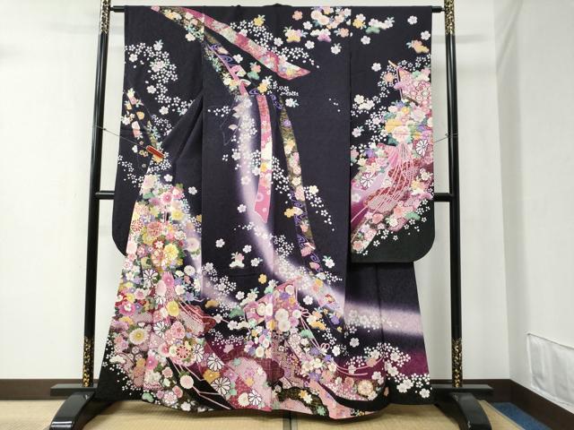 平和屋着物●豪華振袖　駒刺繍　鬘帯吉祥草花文　暈し染め　金通し地　京都きもの友禅扱い　正絹　逸品　CABB4578yc