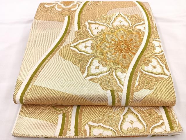 ■■■　サイズ　■■■ 長さ 412cm 幅 31cm程 ■■■　商品詳細　■■■ 【正絹】 詳細に関しましては、画像をご確認ください。 大変上質な逸品になります。 お安く出品致しますので、是非この機会にいかがでしょうか？ ■■■　注意事項　■■■ ■モニター発色の具合により色合いが異なる場合がございます。 ■寸法は多少の誤差が生じる場合がございますのでご了承ください。 ■縫込みの長さが左右非対称の場合は短い部分を記載しております。 左右非対称であってもご返品・お値引き等の保証は出来かねますので、ご了承の上ご購入をお願い致します。 ■シミ等のチェックには注意を払っておりますが、見落としがある場合もございますし、個人の見解も様々ですので神経質な方のご購入はお控えください。 ■箪笥に入っておりました着物や帯なので畳みシワや匂いがあるものもございます。 ■お休みは基本的に土日祝となりますが、その他臨時でお休みする場合がございますのでご了承ください。 ■商品の発送は平日のみの発送となります。 ■夜間と土曜、日曜日はお問い合わせの回答が遅れる場合がございます。 ■当店では、お直し、紋入れ、お手入れ等は承っておりません。 ■生地の状態（ヤケ、経年劣化等）によってはサイズ直しが出来ない場合がございます。 その点もどうかご了承のうえ、ご購入をお願いいたします。 ■弊社で取り扱う商品は一点ものにつき、時期や在庫状況に応じて金額が変更となる場合がございます。 ■検針は行っておりません。予めご了承いただきますようお願いいたします。 ■【洗える着物】と記載のある商品におきましては、商品お届け後に洗濯を行ってしまってからのご返品にはご対応しかねます。 念の為、専門店でのお手入れをお願いいたします。 ■着物のサイズ目安は下記を参考ください↓ ＜女性着物＞　お端折り次第で＋5cm　−1cmが着用可能サイズ 　例）身丈170cmの場合、身長160cm〜175cm ＜男性着物＞　身丈＋約25cm〜27cm程が適応身長 　例）身丈155cmの場合、身長180〜182cm