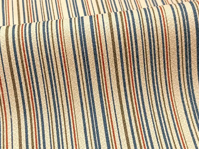 ■■■　サイズ　■■■ 身丈 161cm（肩から） 裄丈 65cm 袖丈 48cm　縫込み 1.5cm 袖幅 34cm 前幅 24cm 後幅 31cm 着物縫いこみ 内揚げ 0cm 裄 お袖側 約0cm　身頃側 約0cm ■■■　商品詳細　■■■ 【化繊】 状態は特に目立ったシミ汚れなどもなく大変良い状態です。 お安く出品致しますので、是非この機会にいかがでしょうか？※ご自身で洗濯された場合の保証はできかねます。 専門店にご相談ください。 ■■■　注意事項　■■■ ■モニター発色の具合により色合いが異なる場合がございます。 ■寸法は多少の誤差が生じる場合がございますのでご了承ください。 ■縫込みの長さが左右非対称の場合は短い部分を記載しております。 左右非対称であってもご返品・お値引き等の保証は出来かねますので、ご了承の上ご購入をお願い致します。 ■シミ等のチェックには注意を払っておりますが、見落としがある場合もございますし、個人の見解も様々ですので神経質な方のご購入はお控えください。 ■箪笥に入っておりました着物や帯なので畳みシワや匂いがあるものもございます。 ■お休みは基本的に土日祝となりますが、その他臨時でお休みする場合がございますのでご了承ください。 ■商品の発送は平日のみの発送となります。 ■夜間と土曜、日曜日はお問い合わせの回答が遅れる場合がございます。 ■当店では、お直し、紋入れ、お手入れ等は承っておりません。 ■生地の状態（ヤケ、経年劣化等）によってはサイズ直しが出来ない場合がございます。 その点もどうかご了承のうえ、ご購入をお願いいたします。 ■弊社で取り扱う商品は一点ものにつき、時期や在庫状況に応じて金額が変更となる場合がございます。 ■検針は行っておりません。予めご了承いただきますようお願いいたします。 ■【洗える着物】と記載のある商品におきましては、商品お届け後に洗濯を行ってしまってからのご返品にはご対応しかねます。 念の為、専門店でのお手入れをお願いいたします。 ■着物のサイズ目安は下記を参考ください↓ ＜女性着物＞　お端折り次第で＋5?　−10?が着用可能サイズ 　例）身丈170?の場合、身長160?〜175? ＜男性着物＞　身丈＋約25?〜27?程が適応身長 　例）身丈155?の場合、身長180〜182?