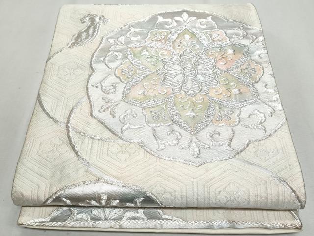 ■■■　サイズ　■■■ 長さ 420cm 幅 31cm程 ■■■　商品詳細　■■■ 【正絹・芯なし・未仕立て】 詳細に関しましては、画像をご確認ください。 大変上質な逸品になります。 お安く出品致しますので、是非この機会にいかがでしょうか？ ■■■　注意事項　■■■ ■モニター発色の具合により色合いが異なる場合がございます。 ■寸法は多少の誤差が生じる場合がございますのでご了承ください。 ■縫込みの長さが左右非対称の場合は短い部分を記載しております。 左右非対称であってもご返品・お値引き等の保証は出来かねますので、ご了承の上ご購入をお願い致します。 ■シミ等のチェックには注意を払っておりますが、見落としがある場合もございますし、個人の見解も様々ですので神経質な方のご購入はお控えください。 ■箪笥に入っておりました着物や帯なので畳みシワや匂いがあるものもございます。 ■お休みは基本的に土日祝となりますが、その他臨時でお休みする場合がございますのでご了承ください。 ■商品の発送は平日のみの発送となります。 ■夜間と土曜、日曜日はお問い合わせの回答が遅れる場合がございます。 ■当店では、お直し、紋入れ、お手入れ等は承っておりません。 ■生地の状態（ヤケ、経年劣化等）によってはサイズ直しが出来ない場合がございます。 その点もどうかご了承のうえ、ご購入をお願いいたします。 ■弊社で取り扱う商品は一点ものにつき、時期や在庫状況に応じて金額が変更となる場合がございます。 ■検針は行っておりません。予めご了承いただきますようお願いいたします。 ■【洗える着物】と記載のある商品におきましては、商品お届け後に洗濯を行ってしまってからのご返品にはご対応しかねます。 念の為、専門店でのお手入れをお願いいたします。 ■着物のサイズ目安は下記を参考ください↓ ＜女性着物＞　お端折り次第で＋5cm　−1cmが着用可能サイズ 　例）身丈170cmの場合、身長160cm〜175cm ＜男性着物＞　身丈＋約25cm〜27cm程が適応身長 　例）身丈155cmの場合、身長180〜182cm
