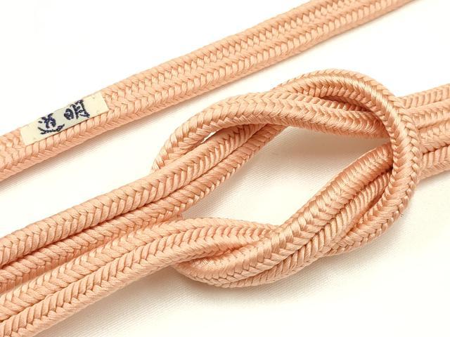 ■■■　サイズ　■■■ 長さ　約148cm（房を除く） ■■■　商品詳細　■■■ 【正絹】 状態は特に目立ったシミ汚れなどもなく大変良い状態です。 大変上質な逸品になります。 お安く出品致しますので、是非この機会にいかがでしょうか？ ■■■　注意事項　■■■ ■モニター発色の具合により色合いが異なる場合がございます。 ■寸法は多少の誤差が生じる場合がございますのでご了承ください。 ■縫込みの長さが左右非対称の場合は短い部分を記載しております。 左右非対称であってもご返品・お値引き等の保証は出来かねますので、ご了承の上ご購入をお願い致します。 ■シミ等のチェックには注意を払っておりますが、見落としがある場合もございますし、個人の見解も様々ですので神経質な方のご購入はお控えください。 ■箪笥に入っておりました着物や帯なので畳みシワや匂いがあるものもございます。 ■お休みは基本的に土日祝となりますが、その他臨時でお休みする場合がございますのでご了承ください。 ■商品の発送は平日のみの発送となります。 ■夜間と土曜、日曜日はお問い合わせの回答が遅れる場合がございます。 ■当店では、お直し、紋入れ、お手入れ等は承っておりません。 ■生地の状態（ヤケ、経年劣化等）によってはサイズ直しが出来ない場合がございます。 その点もどうかご了承のうえ、ご購入をお願いいたします。 ■弊社で取り扱う商品は一点ものにつき、時期や在庫状況に応じて金額が変更となる場合がございます。 ■検針は行っておりません。予めご了承いただきますようお願いいたします。 ■【洗える着物】と記載のある商品におきましては、商品お届け後に洗濯を行ってしまってからのご返品にはご対応しかねます。 念の為、専門店でのお手入れをお願いいたします。 ■着物のサイズ目安は下記を参考ください↓ ＜女性着物＞　お端折り次第で＋5?　−10?が着用可能サイズ 　例）身丈170?の場合、身長160?〜175? ＜男性着物＞　身丈＋約25?〜27?程が適応身長 　例）身丈155?の場合、身長180〜182?