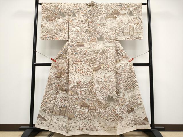 ■■■　サイズ　■■■ 身丈 158cm（肩から） 裄丈 63cm 袖丈 48.5cm　 縫込み 7.5cm 袖幅 33.5cm 前幅 25cm 後幅 28.5cm 着物縫いこみ 内揚げ 5cm 裄 お袖側 約 1cm　身頃側 約 4cm ■■■　商品詳細　■■■ 【正絹】 状態は特に目立ったシミ汚れなどもなく大変良い状態です。 大変上質な極上の逸品になります。 お安く出品致しますので、是非この機会にいかがでしょうか？ ■■■　注意事項　■■■ ■モニター発色の具合により色合いが異なる場合がございます。 ■寸法は多少の誤差が生じる場合がございますのでご了承ください。 ■縫込みの長さが左右非対称の場合は短い部分を記載しております。 左右非対称であってもご返品・お値引き等の保証は出来かねますので、ご了承の上ご購入をお願い致します。 ■シミ等のチェックには注意を払っておりますが、見落としがある場合もございますし、個人の見解も様々ですので神経質な方のご購入はお控えください。 ■箪笥に入っておりました着物や帯なので畳みシワや匂いがあるものもございます。 ■お休みは基本的に土日祝となりますが、その他臨時でお休みする場合がございますのでご了承ください。 ■商品の発送は平日のみの発送となります。 ■夜間と土曜、日曜日はお問い合わせの回答が遅れる場合がございます。 ■当店では、お直し、紋入れ、お手入れ等は承っておりません。 ■生地の状態（ヤケ、経年劣化等）によってはサイズ直しが出来ない場合がございます。 その点もどうかご了承のうえ、ご購入をお願いいたします。 ■弊社で取り扱う商品は一点ものにつき、時期や在庫状況に応じて金額が変更となる場合がございます。 ■検針は行っておりません。予めご了承いただきますようお願いいたします。 ■【洗える着物】と記載のある商品におきましては、商品お届け後に洗濯を行ってしまってからのご返品にはご対応しかねます。 念の為、専門店でのお手入れをお願いいたします。 ■着物のサイズ目安は下記を参考ください↓ ＜女性着物＞　お端折り次第で＋5?　−10?が着用可能サイズ 　例）身丈170?の場合、身長160?〜175? ＜男性着物＞　身丈＋約25?〜27?程が適応身長 　例）身丈155?の場合、身長180〜182?