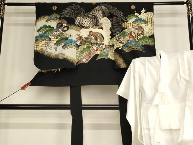 ■■■　サイズ　■■■ 【祝着】 身丈 69.5cm（肩から） 裄丈 43cm（肩上げ　0cm） 袖丈 55.5cm　縫込み 2.5cm 袖幅 29.5cm 前幅 15cm 後幅 16cm 着物縫いこみ 内揚げ 0cm （腰上げ　13.5cm） 裄 お袖側 約1.5cm　身頃側 約1.5cm 【長襦袢】 身丈 69cm（肩から） 裄丈 42.5cm（肩上げ　14cm） 袖丈 55.5cm　縫込み 3cm 袖幅 28.5cm 前幅 14cm 後幅 15.5cm 着物縫いこみ 内揚げ 0cm （腰上げ　0cm） 裄 お袖側 約1.5cm　身頃側 約2cm ■■■　商品詳細　■■■ 着物【正絹・五つ紋】の状態は接写画像のように後身頃に薄い汚れがございますが その他特に目立ったシミ汚れなどもなく大変良い状態です。 長襦袢【化繊】の状態は接写画像のように後身頃・胴裏に薄い汚れがございますがその他特に目立ったシミ汚れなどもなく大変良い状態です。 大変上質な逸品になります。 お安く出品致しますので、是非この機会にいかがでしょうか？ ■■■　注意事項　■■■ ■モニター発色の具合により色合いが異なる場合がございます。 ■寸法は多少の誤差が生じる場合がございますのでご了承ください。 ■縫込みの長さが左右非対称の場合は短い部分を記載しております。 左右非対称であってもご返品・お値引き等の保証は出来かねますので、ご了承の上ご購入をお願い致します。 ■シミ等のチェックには注意を払っておりますが、見落としがある場合もございますし、個人の見解も様々ですので神経質な方のご購入はお控えください。 ■箪笥に入っておりました着物や帯なので畳みシワや匂いがあるものもございます。 ■お休みは基本的に土日祝となりますが、その他臨時でお休みする場合がございますのでご了承ください。 ■商品の発送は平日のみの発送となります。 ■夜間と土曜、日曜日はお問い合わせの回答が遅れる場合がございます。 ■当店では、お直し、紋入れ、お手入れ等は承っておりません。 ■生地の状態（ヤケ、経年劣化等）によってはサイズ直しが出来ない場合がございます。 その点もどうかご了承のうえ、ご購入をお願いいたします。 ■弊社で取り扱う商品は一点ものにつき、時期や在庫状況に応じて金額が変更となる場合がございます。 ■検針は行っておりません。予めご了承いただきますようお願いいたします。 ■【洗える着物】と記載のある商品におきましては、商品お届け後に洗濯を行ってしまってからのご返品にはご対応しかねます。 念の為、専門店でのお手入れをお願いいたします。 ■着物のサイズ目安は下記を参考ください↓ ＜女性着物＞　お端折り次第で＋5cm　−1cmが着用可能サイズ 　例）身丈170cmの場合、身長160cm〜175cm ＜男性着物＞　身丈＋約25cm〜27cm程が適応身長 　例）身丈155cmの場合、身長180〜182cm