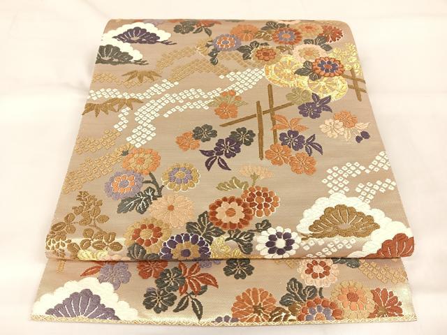 ■■■　サイズ　■■■ 長さ 432cm 幅 31cm程 ■■■　商品詳細　■■■ 【正絹】 詳細に関しましては、画像をご確認ください。 大変上質な逸品になります。 お安く出品致しますので、是非この機会にいかがでしょうか？ ■■■　注意事項　■■■ ■モニター発色の具合により色合いが異なる場合がございます。 ■寸法は多少の誤差が生じる場合がございますのでご了承ください。 ■縫込みの長さが左右非対称の場合は短い部分を記載しております。 左右非対称であってもご返品・お値引き等の保証は出来かねますので、ご了承の上ご購入をお願い致します。 ■シミ等のチェックには注意を払っておりますが、見落としがある場合もございますし、個人の見解も様々ですので神経質な方のご購入はお控えください。 ■箪笥に入っておりました着物や帯なので畳みシワや匂いがあるものもございます。 ■お休みは基本的に土日祝となりますが、その他臨時でお休みする場合がございますのでご了承ください。 ■商品の発送は平日のみの発送となります。 ■夜間と土曜、日曜日はお問い合わせの回答が遅れる場合がございます。 ■当店では、お直し、紋入れ、お手入れ等は承っておりません。 ■生地の状態（ヤケ、経年劣化等）によってはサイズ直しが出来ない場合がございます。 その点もどうかご了承のうえ、ご購入をお願いいたします。 ■弊社で取り扱う商品は一点ものにつき、時期や在庫状況に応じて金額が変更となる場合がございます。 ■検針は行っておりません。予めご了承いただきますようお願いいたします。 ■【洗える着物】と記載のある商品におきましては、商品お届け後に洗濯を行ってしまってからのご返品にはご対応しかねます。 念の為、専門店でのお手入れをお願いいたします。 ■着物のサイズ目安は下記を参考ください↓ ＜女性着物＞　お端折り次第で＋5cm　−1cmが着用可能サイズ 　例）身丈170cmの場合、身長160cm〜175cm ＜男性着物＞　身丈＋約25cm〜27cm程が適応身長 　例）身丈155cmの場合、身長180〜182cm