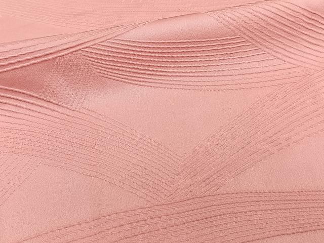 ■■■　サイズ　■■■ 身丈 155cm（肩から） 裄丈 64cm 袖丈 48cm　縫込み 2cm 袖幅 33cm 前幅 22.5cm 後幅 28.5cm 着物縫いこみ 内揚げ 2cm 裄 お袖側 約1.5cm　身頃側 約2.5cm ■■■　商品詳細　■■■ 【正絹・一つ紋】 状態は画像を添付しておりますので、そちらをご確認下さいますよう宜しくお願い致します。 大変上質な逸品になります。 お安く出品致しますので、是非この機会にいかがでしょうか？ ■■■　注意事項　■■■ ■モニター発色の具合により色合いが異なる場合がございます。 ■寸法は多少の誤差が生じる場合がございますのでご了承ください。 ■縫込みの長さが左右非対称の場合は短い部分を記載しております。 左右非対称であってもご返品・お値引き等の保証は出来かねますので、ご了承の上ご購入をお願い致します。 ■シミ等のチェックには注意を払っておりますが、見落としがある場合もございますし、個人の見解も様々ですので神経質な方のご購入はお控えください。 ■箪笥に入っておりました着物や帯なので畳みシワや匂いがあるものもございます。 ■お休みは基本的に土日祝となりますが、その他臨時でお休みする場合がございますのでご了承ください。 ■商品の発送は平日のみの発送となります。 ■夜間と土曜、日曜日はお問い合わせの回答が遅れる場合がございます。 ■当店では、お直し、紋入れ、お手入れ等は承っておりません。 ■生地の状態（ヤケ、経年劣化等）によってはサイズ直しが出来ない場合がございます。 その点もどうかご了承のうえ、ご購入をお願いいたします。 ■弊社で取り扱う商品は一点ものにつき、時期や在庫状況に応じて金額が変更となる場合がございます。 ■検針は行っておりません。予めご了承いただきますようお願いいたします。 ■【洗える着物】と記載のある商品におきましては、商品お届け後に洗濯を行ってしまってからのご返品にはご対応しかねます。 念の為、専門店でのお手入れをお願いいたします。 ■着物のサイズ目安は下記を参考ください↓ ＜女性着物＞　お端折り次第で＋5cm　−1cmが着用可能サイズ 　例）身丈170cmの場合、身長160cm〜175cm ＜男性着物＞　身丈＋約25cm〜27cm程が適応身長 　例）身丈155cmの場合、身長180〜182cm