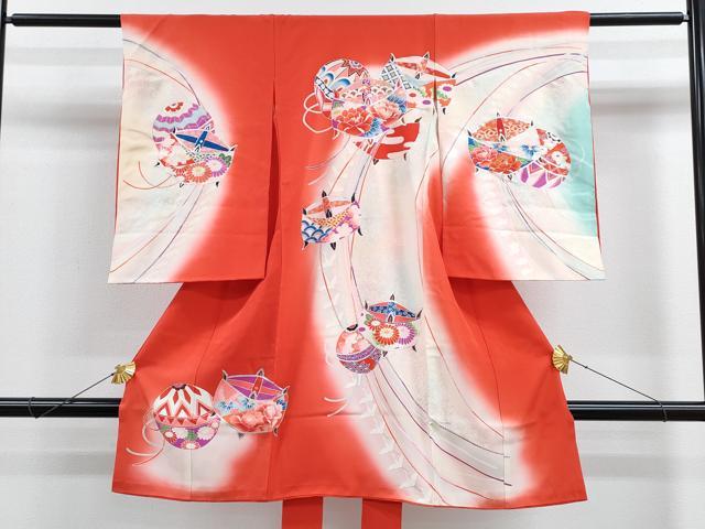 平和屋着物[]お宮参り　女の子　祝着　産着　初着　のしめ　糸車　鞠　飛鶴花文　暈し染め　金銀彩　逸..