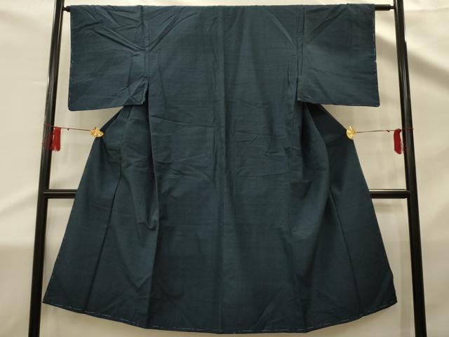 ■■■　サイズ　■■■ 身丈 129cm（肩から） 裄丈 62.5cm 袖丈 46cm　縫込み 1cm 袖幅 32cm 前幅 23.5cm 後幅 30.5cm 着物縫いこみ 内揚げ 6cm 裄 お袖側 約1.5cm　身頃側 約2cm ■■■　商品詳細　■■■ 【正絹】 状態は画像を添付しておりますので、そちらをご確認下さいますよう宜しくお願い致します。 大変上質な逸品になります。 お安く出品致しますので、是非この機会にいかがでしょうか？ ■■■　注意事項　■■■ ■モニター発色の具合により色合いが異なる場合がございます。 ■寸法は多少の誤差が生じる場合がございますのでご了承ください。 ■縫込みの長さが左右非対称の場合は短い部分を記載しております。 左右非対称であってもご返品・お値引き等の保証は出来かねますので、ご了承の上ご購入をお願い致します。 ■シミ等のチェックには注意を払っておりますが、見落としがある場合もございますし、個人の見解も様々ですので神経質な方のご購入はお控えください。 ■箪笥に入っておりました着物や帯なので畳みシワや匂いがあるものもございます。 ■お休みは基本的に土日祝となりますが、その他臨時でお休みする場合がございますのでご了承ください。 ■商品の発送は平日のみの発送となります。 ■夜間と土曜、日曜日はお問い合わせの回答が遅れる場合がございます。 ■当店では、お直し、紋入れ、お手入れ等は承っておりません。 ■生地の状態（ヤケ、経年劣化等）によってはサイズ直しが出来ない場合がございます。 その点もどうかご了承のうえ、ご購入をお願いいたします。 ■弊社で取り扱う商品は一点ものにつき、時期や在庫状況に応じて金額が変更となる場合がございます。 ■検針は行っておりません。予めご了承いただきますようお願いいたします。 ■【洗える着物】と記載のある商品におきましては、商品お届け後に洗濯を行ってしまってからのご返品にはご対応しかねます。 念の為、専門店でのお手入れをお願いいたします。 ■着物のサイズ目安は下記を参考ください↓ ＜女性着物＞　お端折り次第で＋5cm　−1cmが着用可能サイズ 　例）身丈170cmの場合、身長160cm〜175cm ＜男性着物＞　身丈＋約25cm〜27cm程が適応身長 　例）身丈155cmの場合、身長180〜182cm