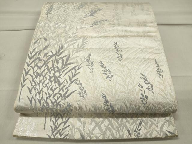 ■■■　サイズ　■■■ 長さ 416cm 幅 30.5cm程 ■■■　商品詳細　■■■ 【正絹・芯なし】 詳細に関しましては、画像をご確認ください。 大変上質な逸品になります。 お安く出品致しますので、是非この機会にいかがでしょうか？ ■■■　注意事項　■■■ ■モニター発色の具合により色合いが異なる場合がございます。 ■寸法は多少の誤差が生じる場合がございますのでご了承ください。 ■縫込みの長さが左右非対称の場合は短い部分を記載しております。 左右非対称であってもご返品・お値引き等の保証は出来かねますので、ご了承の上ご購入をお願い致します。 ■シミ等のチェックには注意を払っておりますが、見落としがある場合もございますし、個人の見解も様々ですので神経質な方のご購入はお控えください。 ■箪笥に入っておりました着物や帯なので畳みシワや匂いがあるものもございます。 ■お休みは基本的に土日祝となりますが、その他臨時でお休みする場合がございますのでご了承ください。 ■商品の発送は平日のみの発送となります。 ■夜間と土曜、日曜日はお問い合わせの回答が遅れる場合がございます。 ■当店では、お直し、紋入れ、お手入れ等は承っておりません。 ■生地の状態（ヤケ、経年劣化等）によってはサイズ直しが出来ない場合がございます。 その点もどうかご了承のうえ、ご購入をお願いいたします。 ■弊社で取り扱う商品は一点ものにつき、時期や在庫状況に応じて金額が変更となる場合がございます。 ■検針は行っておりません。予めご了承いただきますようお願いいたします。 ■【洗える着物】と記載のある商品におきましては、商品お届け後に洗濯を行ってしまってからのご返品にはご対応しかねます。 念の為、専門店でのお手入れをお願いいたします。 ■着物のサイズ目安は下記を参考ください↓ ＜女性着物＞　お端折り次第で＋5cm　−1cmが着用可能サイズ 　例）身丈170cmの場合、身長160cm〜175cm ＜男性着物＞　身丈＋約25cm〜27cm程が適応身長 　例）身丈155cmの場合、身長180〜182cm