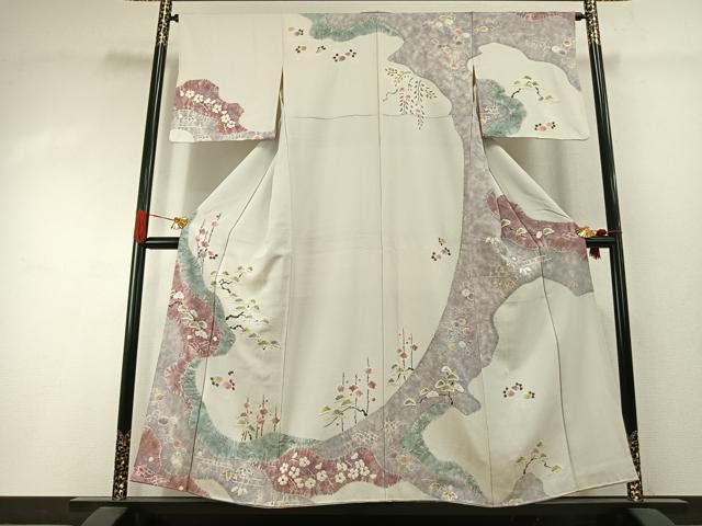 ■■■　サイズ　■■■ 身丈 154cm（肩から） 裄丈 64cm 袖丈 47cm　縫込み 7.5cm 袖幅 33cm 前幅 24cm 後幅 31cm 着物縫いこみ 内揚げ 7cm 裄 お袖側 約2.5cm　身頃側 約3cm ■■■　商品詳細　■■■ 【正絹】 状態は接写画像のように表地所々・衿山・両袖に薄い汚れがございます。 『滝泰』は、デパートや専門店で大変人気のあるメーカーでございます。 その風合い、色彩、意匠構成は、目にした瞬間 思わずため息が出てしまうほどの独特のムードある作品でございます。 丁寧かつ細やかな染め上がりは、 お着物の品格をよりいっそう艶やかに演出してくれることでしょう。 おぼろ染めとは、輪郭をほんのりとかすめて 濃淡にぼかした染めのことでございます。 それをさらに何色も色を襲ね合わせ、 絞ることで今までに出逢ったことのない色彩を表現することができました。 繊細で立体感のある絞りが施された十日町『滝泰』の 大変加工の良い逸品でございます。 ぜひお手入れをされてお召しになられてはいかがでしょうか。 お安く出品致しますので、是非この機会にいかがでしょうか？ ■■■　注意事項　■■■ ■モニター発色の具合により色合いが異なる場合がございます。 ■寸法は多少の誤差が生じる場合がございますのでご了承ください。 ■縫込みの長さが左右非対称の場合は短い部分を記載しております。 左右非対称であってもご返品・お値引き等の保証は出来かねますので、ご了承の上ご購入をお願い致します。 ■シミ等のチェックには注意を払っておりますが、見落としがある場合もございますし、個人の見解も様々ですので神経質な方のご購入はお控えください。 ■箪笥に入っておりました着物や帯なので畳みシワや匂いがあるものもございます。 ■お休みは基本的に土日祝となりますが、その他臨時でお休みする場合がございますのでご了承ください。 ■商品の発送は平日のみの発送となります。 ■夜間と土曜、日曜日はお問い合わせの回答が遅れる場合がございます。 ■当店では、お直し、紋入れ、お手入れ等は承っておりません。 ■生地の状態（ヤケ、経年劣化等）によってはサイズ直しが出来ない場合がございます。 その点もどうかご了承のうえ、ご購入をお願いいたします。 ■弊社で取り扱う商品は一点ものにつき、時期や在庫状況に応じて金額が変更となる場合がございます。 ■検針は行っておりません。予めご了承いただきますようお願いいたします。 ■【洗える着物】と記載のある商品におきましては、商品お届け後に洗濯を行ってしまってからのご返品にはご対応しかねます。 念の為、専門店でのお手入れをお願いいたします。 ■写真に写っている物が全てになります。それ以外の付属品はございませんのでご了承ください。 ■状態に関する写真につきましては、掲載可能な写真枚数に限りがあるため、各箇所につき1枚参考画像を掲載しております。 ■着物のサイズ目安は下記を参考ください↓ ＜女性着物＞　お端折り次第で＋5cm　－1cmが着用可能サイズ 　例）身丈170cmの場合、身長160cm～175cm ＜男性着物＞　身丈＋約25cm～27cm程が適応身長 　例）身丈155cmの場合、身長180～182cm