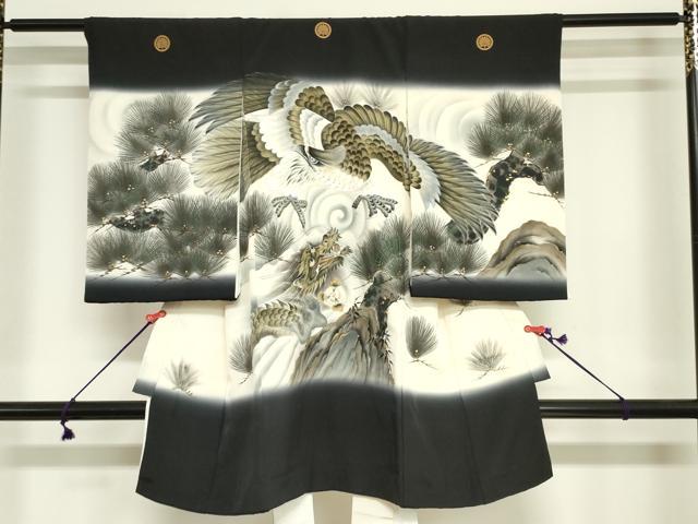 ■■■　サイズ　■■■ 【着物】 身丈 98cm（肩から） 裄丈 48cm 袖丈 59cm ■■■　商品詳細　■■■ 産着【着物：正絹・襦袢：化繊・五つ紋】 状態は接写画像のように 上前おくみ・後身頃・紐・襦袢紐に薄い汚れがございますが その他特に目立ったシミ汚れなどもなく大変良い状態です。 大変上質な逸品になります。 お安く出品致しますので、是非この機会にいかがでしょうか？ ■■■　注意事項　■■■ ■モニター発色の具合により色合いが異なる場合がございます。 ■寸法は多少の誤差が生じる場合がございますのでご了承ください。 ■縫込みの長さが左右非対称の場合は短い部分を記載しております。 左右非対称であってもご返品・お値引き等の保証は出来かねますので、ご了承の上ご購入をお願い致します。 ■シミ等のチェックには注意を払っておりますが、見落としがある場合もございますし、個人の見解も様々ですので神経質な方のご購入はお控えください。 ■箪笥に入っておりました着物や帯なので畳みシワや匂いがあるものもございます。 ■お休みは基本的に土日祝となりますが、その他臨時でお休みする場合がございますのでご了承ください。 ■商品の発送は平日のみの発送となります。 ■夜間と土曜、日曜日はお問い合わせの回答が遅れる場合がございます。 ■当店では、お直し、紋入れ、お手入れ等は承っておりません。 ■生地の状態（ヤケ、経年劣化等）によってはサイズ直しが出来ない場合がございます。 その点もどうかご了承のうえ、ご購入をお願いいたします。 ■弊社で取り扱う商品は一点ものにつき、時期や在庫状況に応じて金額が変更となる場合がございます。 ■検針は行っておりません。予めご了承いただきますようお願いいたします。 ■【洗える着物】と記載のある商品におきましては、商品お届け後に洗濯を行ってしまってからのご返品にはご対応しかねます。 念の為、専門店でのお手入れをお願いいたします。 ■写真に写っている物が全てになります。それ以外の付属品はございませんのでご了承ください。 ■状態に関する写真につきましては、掲載可能な写真枚数に限りがあるため、各箇所につき1枚参考画像を掲載しております。 ■着物のサイズ目安は下記を参考ください↓ ＜女性着物＞　お端折り次第で＋5cm　−1cmが着用可能サイズ 　例）身丈170cmの場合、身長160cm〜175cm ＜男性着物＞　身丈＋約25cm〜27cm程が適応身長 　例）身丈155cmの場合、身長180〜182cm