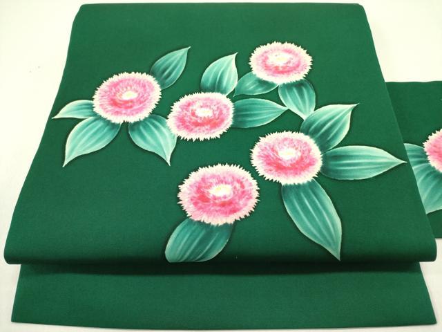 ■■■　サイズ　■■■ 長さ 357cm 幅 30cm程 ■■■　商品詳細　■■■ 【正絹】 状態は締めてはおりますが 特に目立ったシミ汚れなどもなく大変良い状態です。 大変上質な逸品になります。 お安く出品致しますので、是非この機会にいかがでしょうか？ ■■■　注意事項　■■■ ■モニター発色の具合により色合いが異なる場合がございます。 ■寸法は多少の誤差が生じる場合がございますのでご了承ください。 ■縫込みの長さが左右非対称の場合は短い部分を記載しております。 左右非対称であってもご返品・お値引き等の保証は出来かねますので、ご了承の上ご購入をお願い致します。 ■シミ等のチェックには注意を払っておりますが、見落としがある場合もございますし、個人の見解も様々ですので神経質な方のご購入はお控えください。 ■箪笥に入っておりました着物や帯なので畳みシワや匂いがあるものもございます。 ■お休みは基本的に土日祝となりますが、その他臨時でお休みする場合がございますのでご了承ください。 ■商品の発送は平日のみの発送となります。 ■夜間と土曜、日曜日はお問い合わせの回答が遅れる場合がございます。 ■当店では、お直し、紋入れ、お手入れ等は承っておりません。 ■生地の状態（ヤケ、経年劣化等）によってはサイズ直しが出来ない場合がございます。 その点もどうかご了承のうえ、ご購入をお願いいたします。 ■弊社で取り扱う商品は一点ものにつき、時期や在庫状況に応じて金額が変更となる場合がございます。 ■検針は行っておりません。予めご了承いただきますようお願いいたします。 ■【洗える着物】と記載のある商品におきましては、商品お届け後に洗濯を行ってしまってからのご返品にはご対応しかねます。 念の為、専門店でのお手入れをお願いいたします。 ■着物のサイズ目安は下記を参考ください↓ ＜女性着物＞　お端折り次第で＋5cm　−1cmが着用可能サイズ 　例）身丈170cmの場合、身長160cm〜175cm ＜男性着物＞　身丈＋約25cm〜27cm程が適応身長 　例）身丈155cmの場合、身長180〜182cm