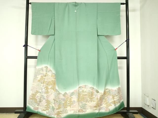 ■■■　サイズ　■■■ 身丈 158cm（肩から） 裄丈 64cm 袖丈 47cm　縫込み 4cm 袖幅 33cm 前幅 25cm 後幅 30cm 着物縫いこみ 内揚げ 11cm 裄 お袖側 約4cm　身頃側 約4cm ■■■　商品詳細　■■■ 【正絹・一つ紋・未使用】 状態は特に目立ったシミ汚れなどもなく大変良い状態です。 大変上質な逸品になります。 お安く出品致しますので、是非この機会にいかがでしょうか？ ■■■　注意事項　■■■ ■モニター発色の具合により色合いが異なる場合がございます。 ■寸法は多少の誤差が生じる場合がございますのでご了承ください。 ■縫込みの長さが左右非対称の場合は短い部分を記載しております。 左右非対称であってもご返品・お値引き等の保証は出来かねますので、ご了承の上ご購入をお願い致します。 ■シミ等のチェックには注意を払っておりますが、見落としがある場合もございますし、個人の見解も様々ですので神経質な方のご購入はお控えください。 ■箪笥に入っておりました着物や帯なので畳みシワや匂いがあるものもございます。 ■お休みは基本的に土日祝となりますが、その他臨時でお休みする場合がございますのでご了承ください。 ■商品の発送は平日のみの発送となります。 ■夜間と土曜、日曜日はお問い合わせの回答が遅れる場合がございます。 ■当店では、お直し、紋入れ、お手入れ等は承っておりません。 ■生地の状態（ヤケ、経年劣化等）によってはサイズ直しが出来ない場合がございます。 その点もどうかご了承のうえ、ご購入をお願いいたします。 ■弊社で取り扱う商品は一点ものにつき、時期や在庫状況に応じて金額が変更となる場合がございます。 ■検針は行っておりません。予めご了承いただきますようお願いいたします。 ■【洗える着物】と記載のある商品におきましては、商品お届け後に洗濯を行ってしまってからのご返品にはご対応しかねます。 念の為、専門店でのお手入れをお願いいたします。 ■写真に写っている物が全てになります。それ以外の付属品はございませんのでご了承ください。 ■状態に関する写真につきましては、掲載可能な写真枚数に限りがあるため、各箇所につき1枚参考画像を掲載しております。 ■着物のサイズ目安は下記を参考ください↓ ＜女性着物＞　お端折り次第で＋5cm　−1cmが着用可能サイズ 　例）身丈170cmの場合、身長160cm〜175cm ＜男性着物＞　身丈＋約25cm〜27cm程が適応身長 　例）身丈155cmの場合、身長180〜182cm