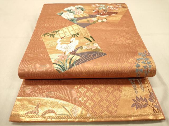 ■■■　サイズ　■■■ 長さ 430cm 幅 30.5cm程 ■■■　商品詳細　■■■ 【正絹】 詳細に関しましては、画像をご確認ください。 大変上質な逸品になります。 お安く出品致しますので、是非この機会にいかがでしょうか？ ■■■　注意事項　■■■ ■モニター発色の具合により色合いが異なる場合がございます。 ■寸法は多少の誤差が生じる場合がございますのでご了承ください。 ■縫込みの長さが左右非対称の場合は短い部分を記載しております。 左右非対称であってもご返品・お値引き等の保証は出来かねますので、ご了承の上ご購入をお願い致します。 ■シミ等のチェックには注意を払っておりますが、見落としがある場合もございますし、個人の見解も様々ですので神経質な方のご購入はお控えください。 ■箪笥に入っておりました着物や帯なので畳みシワや匂いがあるものもございます。 ■お休みは基本的に土日祝となりますが、その他臨時でお休みする場合がございますのでご了承ください。 ■商品の発送は平日のみの発送となります。 ■夜間と土曜、日曜日はお問い合わせの回答が遅れる場合がございます。 ■当店では、お直し、紋入れ、お手入れ等は承っておりません。 ■生地の状態（ヤケ、経年劣化等）によってはサイズ直しが出来ない場合がございます。 その点もどうかご了承のうえ、ご購入をお願いいたします。 ■弊社で取り扱う商品は一点ものにつき、時期や在庫状況に応じて金額が変更となる場合がございます。 ■検針は行っておりません。予めご了承いただきますようお願いいたします。 ■【洗える着物】と記載のある商品におきましては、商品お届け後に洗濯を行ってしまってからのご返品にはご対応しかねます。 念の為、専門店でのお手入れをお願いいたします。 ■着物のサイズ目安は下記を参考ください↓ ＜女性着物＞　お端折り次第で＋5cm　−1cmが着用可能サイズ 　例）身丈170cmの場合、身長160cm〜175cm ＜男性着物＞　身丈＋約25cm〜27cm程が適応身長 　例）身丈155cmの場合、身長180〜182cm