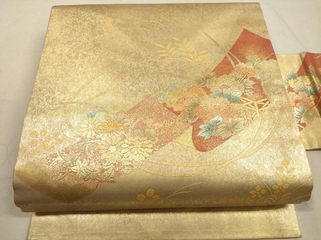 ■■■　サイズ　■■■ 長さ 357.5cm 幅 30.5cm程 ■■■　商品詳細　■■■ 【正絹】 詳細に関しましては、画像をご確認ください。 大変上質な逸品になります。 お安く出品致しますので、是非この機会にいかがでしょうか？ ■■■　注意事項　■■■ ■モニター発色の具合により色合いが異なる場合がございます。 ■寸法は多少の誤差が生じる場合がございますのでご了承ください。 ■縫込みの長さが左右非対称の場合は短い部分を記載しております。 左右非対称であってもご返品・お値引き等の保証は出来かねますので、ご了承の上ご購入をお願い致します。 ■シミ等のチェックには注意を払っておりますが、見落としがある場合もございますし、個人の見解も様々ですので神経質な方のご購入はお控えください。 ■箪笥に入っておりました着物や帯なので畳みシワや匂いがあるものもございます。 ■お休みは基本的に土日祝となりますが、その他臨時でお休みする場合がございますのでご了承ください。 ■商品の発送は平日のみの発送となります。 ■夜間と土曜、日曜日はお問い合わせの回答が遅れる場合がございます。 ■当店では、お直し、紋入れ、お手入れ等は承っておりません。 ■生地の状態（ヤケ、経年劣化等）によってはサイズ直しが出来ない場合がございます。 その点もどうかご了承のうえ、ご購入をお願いいたします。 ■弊社で取り扱う商品は一点ものにつき、時期や在庫状況に応じて金額が変更となる場合がございます。 ■検針は行っておりません。予めご了承いただきますようお願いいたします。 ■【洗える着物】と記載のある商品におきましては、商品お届け後に洗濯を行ってしまってからのご返品にはご対応しかねます。 念の為、専門店でのお手入れをお願いいたします。 ■着物のサイズ目安は下記を参考ください↓ ＜女性着物＞　お端折り次第で＋5cm　−1cmが着用可能サイズ 　例）身丈170cmの場合、身長160cm〜175cm ＜男性着物＞　身丈＋約25cm〜27cm程が適応身長 　例）身丈155cmの場合、身長180〜182cm