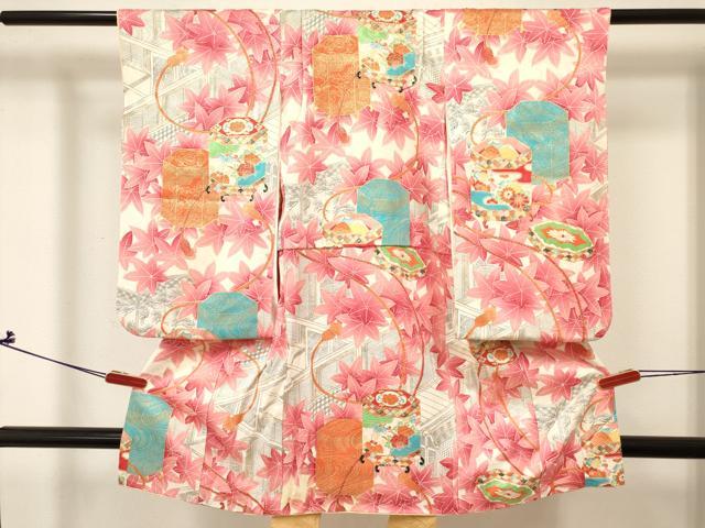■■■　サイズ　■■■ 【祝着】 身丈 90cm（肩から） 裄丈 44.5cm（肩上げ　1cm） 袖丈 58cm　縫込み 1.5cm 袖幅 29cm 前幅 15cm 後幅 16cm 着物縫いこみ 内揚げ 0cm （腰上げ　5cm） 裄 お袖側 約5.5cm　身頃側 約2cm ■■■　商品詳細　■■■ 着物【正絹・重ね衿：取り外し可能・うそつき襦袢】 状態は接写画像のように表地所々・紐部分・胴裏・八掛に薄い汚れがございます。 大変上質な逸品になりますので ぜひお手入れをされてお召しになられてはいかがでしょうか。 お安く出品致しますので、是非この機会にいかがでしょうか？ ■■■　注意事項　■■■ ■モニター発色の具合により色合いが異なる場合がございます。 ■寸法は多少の誤差が生じる場合がございますのでご了承ください。 ■縫込みの長さが左右非対称の場合は短い部分を記載しております。 左右非対称であってもご返品・お値引き等の保証は出来かねますので、ご了承の上ご購入をお願い致します。 ■シミ等のチェックには注意を払っておりますが、見落としがある場合もございますし、個人の見解も様々ですので神経質な方のご購入はお控えください。 ■箪笥に入っておりました着物や帯なので畳みシワや匂いがあるものもございます。 ■お休みは基本的に土日祝となりますが、その他臨時でお休みする場合がございますのでご了承ください。 ■商品の発送は平日のみの発送となります。 ■夜間と土曜、日曜日はお問い合わせの回答が遅れる場合がございます。 ■当店では、お直し、紋入れ、お手入れ等は承っておりません。 ■生地の状態（ヤケ、経年劣化等）によってはサイズ直しが出来ない場合がございます。 その点もどうかご了承のうえ、ご購入をお願いいたします。 ■弊社で取り扱う商品は一点ものにつき、時期や在庫状況に応じて金額が変更となる場合がございます。 ■検針は行っておりません。予めご了承いただきますようお願いいたします。 ■【洗える着物】と記載のある商品におきましては、商品お届け後に洗濯を行ってしまってからのご返品にはご対応しかねます。 念の為、専門店でのお手入れをお願いいたします。 ■着物のサイズ目安は下記を参考ください↓ ＜女性着物＞　お端折り次第で＋5cm　−1cmが着用可能サイズ 　例）身丈170cmの場合、身長160cm〜175cm ＜男性着物＞　身丈＋約25cm〜27cm程が適応身長 　例）身丈155cmの場合、身長180〜182cm