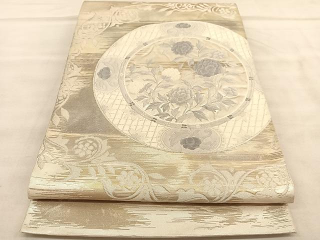 ■■■　サイズ　■■■ 長さ 440cm 幅 30.5cm程 ■■■　商品詳細　■■■ 【正絹】 詳細に関しましては、画像をご確認ください。 大変上質な逸品になります。 お安く出品致しますので、是非この機会にいかがでしょうか？ ※表地所々に銀糸の変色がございます。 ■■■　注意事項　■■■ ■モニター発色の具合により色合いが異なる場合がございます。 ■寸法は多少の誤差が生じる場合がございますのでご了承ください。 ■縫込みの長さが左右非対称の場合は短い部分を記載しております。 左右非対称であってもご返品・お値引き等の保証は出来かねますので、ご了承の上ご購入をお願い致します。 ■シミ等のチェックには注意を払っておりますが、見落としがある場合もございますし、個人の見解も様々ですので神経質な方のご購入はお控えください。 ■箪笥に入っておりました着物や帯なので畳みシワや匂いがあるものもございます。 ■お休みは基本的に土日祝となりますが、その他臨時でお休みする場合がございますのでご了承ください。 ■商品の発送は平日のみの発送となります。 ■夜間と土曜、日曜日はお問い合わせの回答が遅れる場合がございます。 ■当店では、お直し、紋入れ、お手入れ等は承っておりません。 ■生地の状態（ヤケ、経年劣化等）によってはサイズ直しが出来ない場合がございます。 その点もどうかご了承のうえ、ご購入をお願いいたします。 ■弊社で取り扱う商品は一点ものにつき、時期や在庫状況に応じて金額が変更となる場合がございます。 ■検針は行っておりません。予めご了承いただきますようお願いいたします。 ■【洗える着物】と記載のある商品におきましては、商品お届け後に洗濯を行ってしまってからのご返品にはご対応しかねます。 念の為、専門店でのお手入れをお願いいたします。 ■着物のサイズ目安は下記を参考ください↓ ＜女性着物＞　お端折り次第で＋5cm　−1cmが着用可能サイズ 　例）身丈170cmの場合、身長160cm〜175cm ＜男性着物＞　身丈＋約25cm〜27cm程が適応身長 　例）身丈155cmの場合、身長180〜182cm