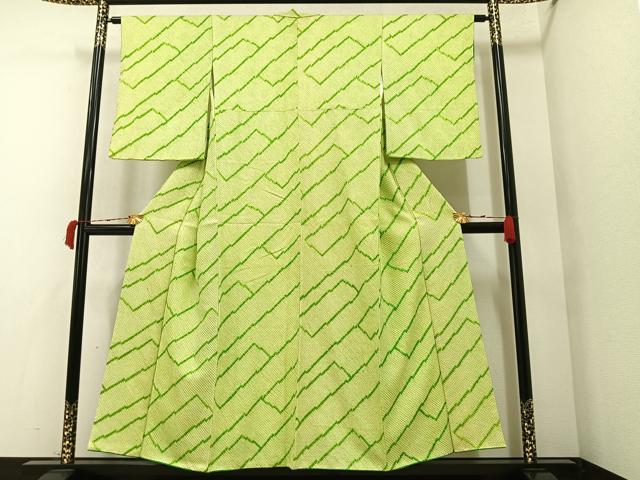 ■■■　サイズ　■■■ 身丈 150cm（肩から） 裄丈 62cm 袖丈 54cm　縫込み 5cm 袖幅 31.5cm 前幅 22.5cm 後幅 28.5cm 着物縫いこみ 内揚げ 1cm 裄 お袖側 約1cm　身頃側 約1cm ■■■　商品詳細　■■■ 【正絹】 状態は画像を添付しておりますので、そちらをご確認下さいますよう宜しくお願い致します。 大変上質な逸品になります。 お安く出品致しますの