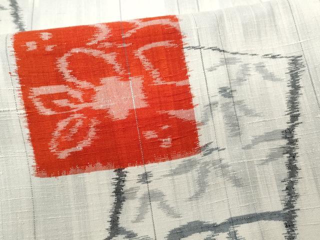 ■■■　サイズ　■■■ 身丈 163cm（肩から） 裄丈 66cm 袖丈 51cm　縫込み 3.5cm 袖幅 34.5cm 前幅 24cm 後幅 29.5cm 着物縫いこみ 内揚げ 2cm 裄 お袖側 約1cm　身頃側 約2cm ■■■　商品詳細　■■■ 【正絹】 状態は画像を添付しておりますので、そちらをご確認下さいますよう宜しくお願い致します。 大変上質な逸品になります。 お安く出品致しますので、是非この機会にいかがでしょうか？ ■■■　注意事項　■■■ ■モニター発色の具合により色合いが異なる場合がございます。 ■寸法は多少の誤差が生じる場合がございますのでご了承ください。 ■縫込みの長さが左右非対称の場合は短い部分を記載しております。 左右非対称であってもご返品・お値引き等の保証は出来かねますので、ご了承の上ご購入をお願い致します。 ■シミ等のチェックには注意を払っておりますが、見落としがある場合もございますし、個人の見解も様々ですので神経質な方のご購入はお控えください。 ■箪笥に入っておりました着物や帯なので畳みシワや匂いがあるものもございます。 ■お休みは基本的に土日祝となりますが、その他臨時でお休みする場合がございますのでご了承ください。 ■商品の発送は平日のみの発送となります。 ■夜間と土曜、日曜日はお問い合わせの回答が遅れる場合がございます。 ■当店では、お直し、紋入れ、お手入れ等は承っておりません。 ■生地の状態（ヤケ、経年劣化等）によってはサイズ直しが出来ない場合がございます。 その点もどうかご了承のうえ、ご購入をお願いいたします。 ■弊社で取り扱う商品は一点ものにつき、時期や在庫状況に応じて金額が変更となる場合がございます。 ■検針は行っておりません。予めご了承いただきますようお願いいたします。 ■【洗える着物】と記載のある商品におきましては、商品お届け後に洗濯を行ってしまってからのご返品にはご対応しかねます。 念の為、専門店でのお手入れをお願いいたします。 ■着物のサイズ目安は下記を参考ください↓ ＜女性着物＞　お端折り次第で＋5cm　−1cmが着用可能サイズ 　例）身丈170cmの場合、身長160cm〜175cm ＜男性着物＞　身丈＋約25cm〜27cm程が適応身長 　例）身丈155cmの場合、身長180〜182cm