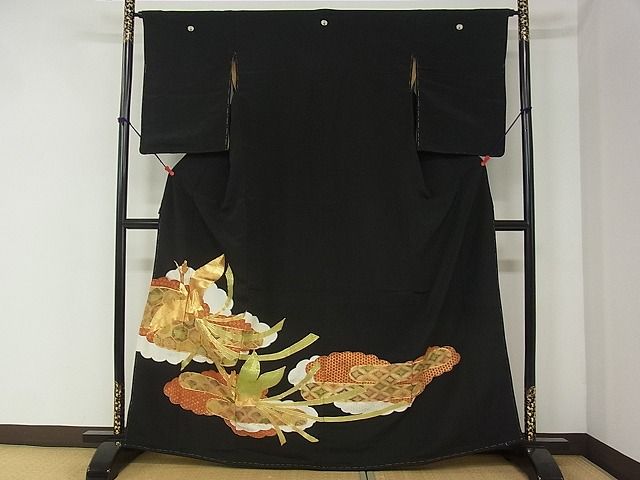 Kurotome - 平和屋着物■豪華黒留袖　駒刺繍　雲取り鳳凰吉祥花文　金糸　逸品　DAAG5091jm