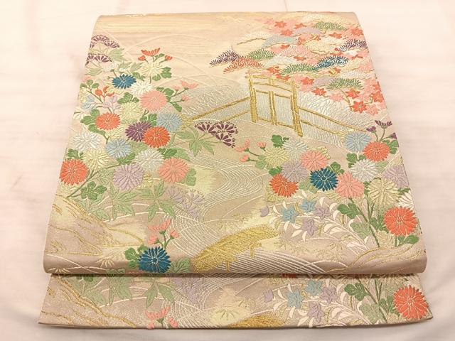 ■■■　サイズ　■■■ 長さ 432cm 幅 31cm程 ■■■　商品詳細　■■■ 【正絹・芯なし】 詳細に関しましては、画像をご確認ください。 大変上質な逸品になります。 お安く出品致しますので、是非この機会にいかがでしょうか？ ※汚れ等に関しましては、着用時には見えない部分になるかと思いますのであまり気にならずお召になれるかと思います。 ■■■　注意事項　■■■ ■モニター発色の具合により色合いが異なる場合がございます。 ■寸法は多少の誤差が生じる場合がございますのでご了承ください。 ■縫込みの長さが左右非対称の場合は短い部分を記載しております。 左右非対称であってもご返品・お値引き等の保証は出来かねますので、ご了承の上ご購入をお願い致します。 ■シミ等のチェックには注意を払っておりますが、見落としがある場合もございますし、個人の見解も様々ですので神経質な方のご購入はお控えください。 ■箪笥に入っておりました着物や帯なので畳みシワや匂いがあるものもございます。 ■お休みは基本的に土日祝となりますが、その他臨時でお休みする場合がございますのでご了承ください。 ■商品の発送は平日のみの発送となります。 ■夜間と土曜、日曜日はお問い合わせの回答が遅れる場合がございます。 ■当店では、お直し、紋入れ、お手入れ等は承っておりません。 ■生地の状態（ヤケ、経年劣化等）によってはサイズ直しが出来ない場合がございます。 その点もどうかご了承のうえ、ご購入をお願いいたします。 ■弊社で取り扱う商品は一点ものにつき、時期や在庫状況に応じて金額が変更となる場合がございます。 ■検針は行っておりません。予めご了承いただきますようお願いいたします。 ■【洗える着物】と記載のある商品におきましては、商品お届け後に洗濯を行ってしまってからのご返品にはご対応しかねます。 念の為、専門店でのお手入れをお願いいたします。 ■着物のサイズ目安は下記を参考ください↓ ＜女性着物＞　お端折り次第で＋5cm　−1cmが着用可能サイズ 　例）身丈170cmの場合、身長160cm〜175cm ＜男性着物＞　身丈＋約25cm〜27cm程が適応身長 　例）身丈155cmの場合、身長180〜182cm