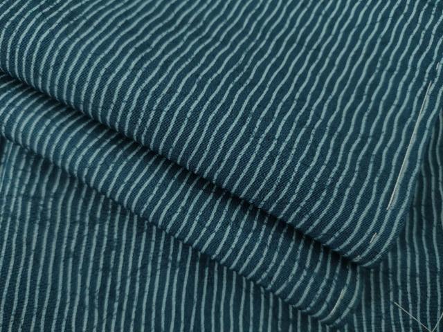 ■■■　サイズ　■■■ 身丈 153cm（肩から） 裄丈 67cm 袖丈 47cm　縫込み 5cm 袖幅 32.5cm 前幅 25cm 後幅 29cm 着物縫いこみ 内揚げ 5.5cm 裄 お袖側 約1cm　身頃側 約2cm ■■■　商品詳細　■■■ 【正絹】 状態は特に目立ったシミ汚れなどもなく大変良い状態です。 大変上質な逸品になります。 お安く出品致しますので、是非この機会にいかがでしょうか？ ■■■　注意事項　■■■ ■モニター発色の具合により色合いが異なる場合がございます。 ■寸法は多少の誤差が生じる場合がございますのでご了承ください。 ■シミ等のチェックには注意を払っておりますが、見落としがある場合もございますし、個人の見解も様々ですので神経質な方のご購入はお控えください。 ■箪笥に入っておりました着物や帯なので畳みシワや匂いがあるものもございます。 ■お休みは基本的に土日祝となりますが、その他臨時でお休みする場合がございますのでご了承ください。 ■商品の発送は平日のみの発送となります。 ■夜間と土曜、日曜日はお問い合わせの回答が遅れる場合がございます。 ■当店では、お直し、紋入れ、お手入れ等は承っておりません。 ■生地の状態（ヤケ、経年劣化等）によってはサイズ直しが出来ない場合がございます。 その点もどうかご了承のうえ、ご購入をお願いいたします。 ■着物のサイズ目安は下記を参考ください↓ ＜女性着物＞　身長-10cm+5cmが着用可能サイズ(お端折り次第) 　例）身長160cmの方→着物身丈150cm〜165cm ＜男性着物＞　身長-27cm ±5cmが着用可能サイズ 　例）身長170cmの方→着物身丈138cm〜148cm