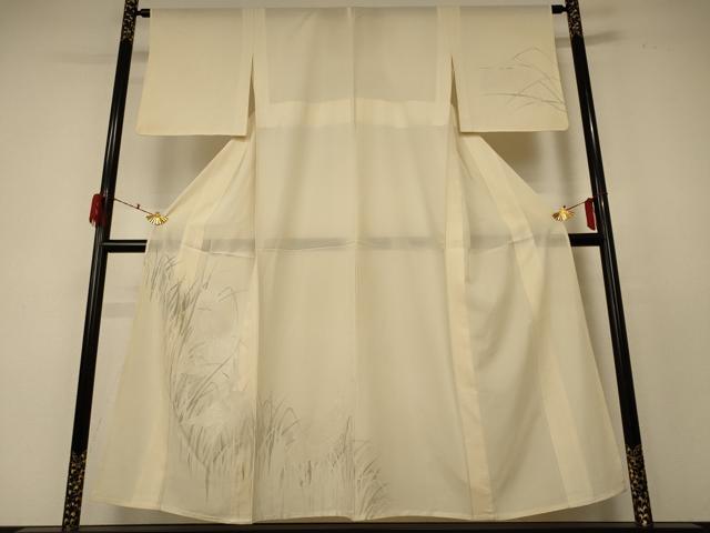 ■■■　サイズ　■■■ 身丈 152cm（肩から） 裄丈 63cm 袖丈 45.5cm　縫込み 4.5cm 袖幅 32cm 前幅 24cm 後幅 31cm 着物縫いこみ 内揚げ 5cm 裄 お袖側 約3cm　身頃側 約3.5cm ■■■　商品詳細　■■■ 【正絹】 状態は接写画像のように衿山・両袖に薄い汚れがございますが その他特に目立ったシミ汚れなどもなく大変良い状態です。 大変上質な逸品になります。 お安く出品致しますので、是非この機会にいかがでしょうか？ ■■■　注意事項　■■■ ■モニター発色の具合により色合いが異なる場合がございます。 ■寸法は多少の誤差が生じる場合がございますのでご了承ください。 ■縫込みの長さが左右非対称の場合は短い部分を記載しております。 左右非対称であってもご返品・お値引き等の保証は出来かねますので、ご了承の上ご購入をお願い致します。 ■シミ等のチェックには注意を払っておりますが、見落としがある場合もございますし、個人の見解も様々ですので神経質な方のご購入はお控えください。 ■箪笥に入っておりました着物や帯なので畳みシワや匂いがあるものもございます。 ■お休みは基本的に土日祝となりますが、その他臨時でお休みする場合がございますのでご了承ください。 ■商品の発送は平日のみの発送となります。 ■夜間と土曜、日曜日はお問い合わせの回答が遅れる場合がございます。 ■当店では、お直し、紋入れ、お手入れ等は承っておりません。 ■生地の状態（ヤケ、経年劣化等）によってはサイズ直しが出来ない場合がございます。 その点もどうかご了承のうえ、ご購入をお願いいたします。 ■弊社で取り扱う商品は一点ものにつき、時期や在庫状況に応じて金額が変更となる場合がございます。 ■検針は行っておりません。予めご了承いただきますようお願いいたします。 ■【洗える着物】と記載のある商品におきましては、商品お届け後に洗濯を行ってしまってからのご返品にはご対応しかねます。 念の為、専門店でのお手入れをお願いいたします。 ■着物のサイズ目安は下記を参考ください↓ ＜女性着物＞　お端折り次第で＋5cm　−1cmが着用可能サイズ 　例）身丈170cmの場合、身長160cm〜175cm ＜男性着物＞　身丈＋約25cm〜27cm程が適応身長 　例）身丈155cmの場合、身長180〜182cm