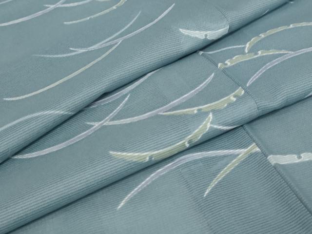 ■■■　サイズ　■■■ 身丈 159cm（肩から） 裄丈 65.5cm 袖丈 48.5cm　縫込み 2.5cm 袖幅 34cm 前幅 24.5cm 後幅 30cm 着物縫いこみ 内揚げ 0cm 裄 お袖側 約1.5cm　身頃側 約2cm ■■■　商品詳細　■■■ 【化繊】 状態は接写画像のように衿山に薄い汚れがございますが その他特に目立ったシミ汚れなどもなく大変良い状態です。 お安く出品致しますので、是非この機会にいかがでしょうか？ ■■■　注意事項　■■■ ■モニター発色の具合により色合いが異なる場合がございます。 ■寸法は多少の誤差が生じる場合がございますのでご了承ください。 ■縫込みの長さが左右非対称の場合は短い部分を記載しております。 左右非対称であってもご返品・お値引き等の保証は出来かねますので、ご了承の上ご購入をお願い致します。 ■シミ等のチェックには注意を払っておりますが、見落としがある場合もございますし、個人の見解も様々ですので神経質な方のご購入はお控えください。 ■箪笥に入っておりました着物や帯なので畳みシワや匂いがあるものもございます。 ■お休みは基本的に土日祝となりますが、その他臨時でお休みする場合がございますのでご了承ください。 ■商品の発送は平日のみの発送となります。 ■夜間と土曜、日曜日はお問い合わせの回答が遅れる場合がございます。 ■当店では、お直し、紋入れ、お手入れ等は承っておりません。 ■生地の状態（ヤケ、経年劣化等）によってはサイズ直しが出来ない場合がございます。 その点もどうかご了承のうえ、ご購入をお願いいたします。 ■弊社で取り扱う商品は一点ものにつき、時期や在庫状況に応じて金額が変更となる場合がございます。 ■検針は行っておりません。予めご了承いただきますようお願いいたします。 ■【洗える着物】と記載のある商品におきましては、商品お届け後に洗濯を行ってしまってからのご返品にはご対応しかねます。 念の為、専門店でのお手入れをお願いいたします。 ■着物のサイズ目安は下記を参考ください↓ ＜女性着物＞　お端折り次第で＋5cm　−1cmが着用可能サイズ 　例）身丈170cmの場合、身長160cm〜175cm ＜男性着物＞　身丈＋約25cm〜27cm程が適応身長 　例）身丈155cmの場合、身長180〜182cm