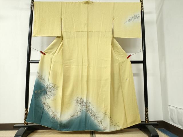 ■■■　サイズ　■■■ 身丈 160cm（肩から） 裄丈 69cm 袖丈 49cm　縫込み 9.5cm 袖幅 35cm 前幅 23cm 後幅 29cm 着物縫いこみ 内揚げ 8cm 裄 お袖側 約2cm　身頃側 約3cm ■■■　商品詳細　■■■ 【正絹】 状態は接写画像のように衿山・胴裏に汚れがございますが その他特に目立ったシミ汚れなどもなく大変良い状態です。 大変上質な逸品になります。 お安