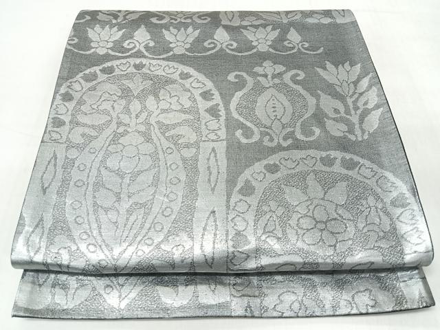 ■■■　サイズ　■■■ 長さ 410cm 幅 30cm程 ■■■　商品詳細　■■■ 【正絹・芯なし】 詳細に関しましては、画像をご確認ください。 大変上質な逸品になります。 お安く出品致しますので、是非この機会にいかがでしょうか？ ■■■　注意事項　■■■ ■モニター発色の具合により色合いが異なる場合がございます。 ■寸法は多少の誤差が生じる場合がございますのでご了承ください。 ■縫込みの長さが左右非対称の場合は短い部分を記載しております。 左右非対称であってもご返品・お値引き等の保証は出来かねますので、ご了承の上ご購入をお願い致します。 ■シミ等のチェックには注意を払っておりますが、見落としがある場合もございますし、個人の見解も様々ですので神経質な方のご購入はお控えください。 ■箪笥に入っておりました着物や帯なので畳みシワや匂いがあるものもございます。 ■お休みは基本的に土日祝となりますが、その他臨時でお休みする場合がございますのでご了承ください。 ■商品の発送は平日のみの発送となります。 ■夜間と土曜、日曜日はお問い合わせの回答が遅れる場合がございます。 ■当店では、お直し、紋入れ、お手入れ等は承っておりません。 ■生地の状態（ヤケ、経年劣化等）によってはサイズ直しが出来ない場合がございます。 その点もどうかご了承のうえ、ご購入をお願いいたします。 ■弊社で取り扱う商品は一点ものにつき、時期や在庫状況に応じて金額が変更となる場合がございます。 ■検針は行っておりません。予めご了承いただきますようお願いいたします。 ■【洗える着物】と記載のある商品におきましては、商品お届け後に洗濯を行ってしまってからのご返品にはご対応しかねます。 念の為、専門店でのお手入れをお願いいたします。 ■写真に写っている物が全てになります。それ以外の付属品はございませんのでご了承ください。 ■状態に関する写真につきましては、掲載可能な写真枚数に限りがあるため、各箇所につき1枚参考画像を掲載しております。 ■着物のサイズ目安は下記を参考ください↓ ＜女性着物＞　お端折り次第で＋5cm　−1cmが着用可能サイズ 　例）身丈170cmの場合、身長160cm〜175cm ＜男性着物＞　身丈＋約25cm〜27cm程が適応身長 　例）身丈155cmの場合、身長180〜182cm