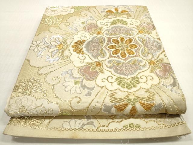 ■■■　サイズ　■■■ 長さ 418cm 幅 30.5cm程 ■■■　商品詳細　■■■ 【正絹・芯なし】 詳細に関しましては、画像をご確認ください。 大変上質な逸品になります。 お安く出品致しますので、是非この機会にいかがでしょうか？ ※たれ先未かがりですが着用には問題ありません。 ■■■　注意事項　■■■ ■モニター発色の具合により色合いが異なる場合がございます。 ■寸法は多少の誤差が生じる場合がございますのでご了承ください。 ■縫込みの長さが左右非対称の場合は短い部分を記載しております。 左右非対称であってもご返品・お値引き等の保証は出来かねますので、ご了承の上ご購入をお願い致します。 ■シミ等のチェックには注意を払っておりますが、見落としがある場合もございますし、個人の見解も様々ですので神経質な方のご購入はお控えください。 ■箪笥に入っておりました着物や帯なので畳みシワや匂いがあるものもございます。 ■お休みは基本的に土日祝となりますが、その他臨時でお休みする場合がございますのでご了承ください。 ■商品の発送は平日のみの発送となります。 ■夜間と土曜、日曜日はお問い合わせの回答が遅れる場合がございます。 ■当店では、お直し、紋入れ、お手入れ等は承っておりません。 ■生地の状態（ヤケ、経年劣化等）によってはサイズ直しが出来ない場合がございます。 その点もどうかご了承のうえ、ご購入をお願いいたします。 ■弊社で取り扱う商品は一点ものにつき、時期や在庫状況に応じて金額が変更となる場合がございます。 ■検針は行っておりません。予めご了承いただきますようお願いいたします。 ■【洗える着物】と記載のある商品におきましては、商品お届け後に洗濯を行ってしまってからのご返品にはご対応しかねます。 念の為、専門店でのお手入れをお願いいたします。 ■写真に写っている物が全てになります。それ以外の付属品はございませんのでご了承ください。 ■状態に関する写真につきましては、掲載可能な写真枚数に限りがあるため、各箇所につき1枚参考画像を掲載しております。 ■着物のサイズ目安は下記を参考ください↓ ＜女性着物＞　お端折り次第で＋5cm　－1cmが着用可能サイズ 　例）身丈170cmの場合、身長160cm～175cm ＜男性着物＞　身丈＋約25cm～27cm程が適応身長 　例）身丈155cmの場合、身長180～182cm