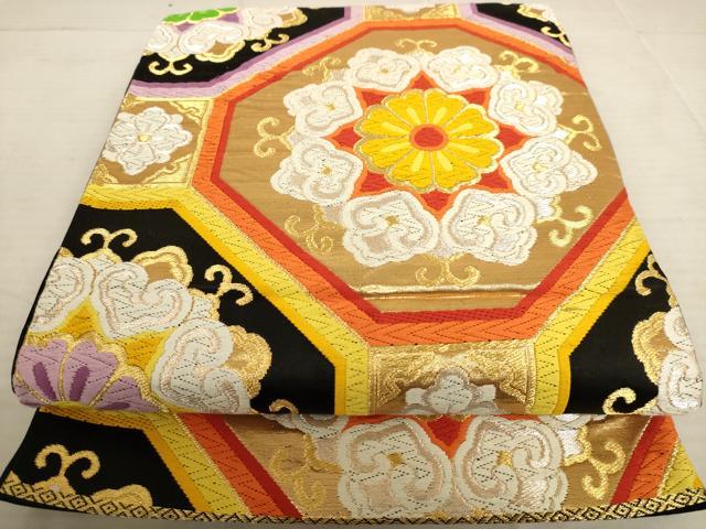 ■■■　サイズ　■■■ 長さ 412cm 幅 30cm程 ■■■　商品詳細　■■■ 【正絹・芯なし・関西仕立て】 詳細に関しましては、画像をご確認ください。 大変上質な逸品になります。 お安く出品致しますので、是非この機会にいかがでしょうか？ ■■■　注意事項　■■■ ■モニター発色の具合により色合いが異なる場合がございます。 ■寸法は多少の誤差が生じる場合がございますのでご了承ください。 ■縫込みの長さが左右非対称の場合は短い部分を記載しております。 左右非対称であってもご返品・お値引き等の保証は出来かねますので、ご了承の上ご購入をお願い致します。 ■シミ等のチェックには注意を払っておりますが、見落としがある場合もございますし、個人の見解も様々ですので神経質な方のご購入はお控えください。 ■箪笥に入っておりました着物や帯なので畳みシワや匂いがあるものもございます。 ■お休みは基本的に土日祝となりますが、その他臨時でお休みする場合がございますのでご了承ください。 ■商品の発送は平日のみの発送となります。 ■夜間と土曜、日曜日はお問い合わせの回答が遅れる場合がございます。 ■当店では、お直し、紋入れ、お手入れ等は承っておりません。 ■生地の状態（ヤケ、経年劣化等）によってはサイズ直しが出来ない場合がございます。 その点もどうかご了承のうえ、ご購入をお願いいたします。 ■弊社で取り扱う商品は一点ものにつき、時期や在庫状況に応じて金額が変更となる場合がございます。 ■検針は行っておりません。予めご了承いただきますようお願いいたします。 ■【洗える着物】と記載のある商品におきましては、商品お届け後に洗濯を行ってしまってからのご返品にはご対応しかねます。 念の為、専門店でのお手入れをお願いいたします。 ■着物のサイズ目安は下記を参考ください↓ ＜女性着物＞　お端折り次第で＋5cm　−1cmが着用可能サイズ 　例）身丈170cmの場合、身長160cm〜175cm ＜男性着物＞　身丈＋約25cm〜27cm程が適応身長 　例）身丈155cmの場合、身長180〜182cm
