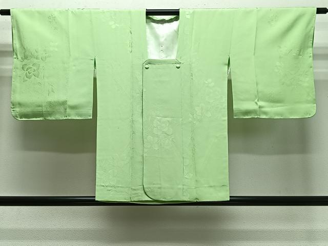 ■■■　サイズ　■■■ 身丈 78cm（肩から） 裄丈 62.5cm 袖丈 47cm　縫込み 2.5cm 袖幅 32.5cm 前幅 17.5cm 後幅 27cm 裄 お袖側 約1.5cm　身頃側 約1.5cm ■■■　商品詳細　■■■ 【正絹・未使用】 状態は接写画像のように下前・下前堅衿裏に薄い汚れがございますが、 その他特に目立ったシミ汚れなどもなく大変良い状態です。 大変上質な逸品になります。 お安く出品致しますので、是非この機会にいかがでしょうか？ ■■■　注意事項　■■■ ■モニター発色の具合により色合いが異なる場合がございます。 ■寸法は多少の誤差が生じる場合がございますのでご了承ください。 ■縫込みの長さが左右非対称の場合は短い部分を記載しております。 左右非対称であってもご返品・お値引き等の保証は出来かねますので、ご了承の上ご購入をお願い致します。 ■シミ等のチェックには注意を払っておりますが、見落としがある場合もございますし、個人の見解も様々ですので神経質な方のご購入はお控えください。 ■箪笥に入っておりました着物や帯なので畳みシワや匂いがあるものもございます。 ■お休みは基本的に土日祝となりますが、その他臨時でお休みする場合がございますのでご了承ください。 ■商品の発送は平日のみの発送となります。 ■夜間と土曜、日曜日はお問い合わせの回答が遅れる場合がございます。 ■当店では、お直し、紋入れ、お手入れ等は承っておりません。 ■生地の状態（ヤケ、経年劣化等）によってはサイズ直しが出来ない場合がございます。 その点もどうかご了承のうえ、ご購入をお願いいたします。 ■弊社で取り扱う商品は一点ものにつき、時期や在庫状況に応じて金額が変更となる場合がございます。 ■検針は行っておりません。予めご了承いただきますようお願いいたします。 ■【洗える着物】と記載のある商品におきましては、商品お届け後に洗濯を行ってしまってからのご返品にはご対応しかねます。 念の為、専門店でのお手入れをお願いいたします。 ■写真に写っている物が全てになります。それ以外の付属品はございませんのでご了承ください。 ■状態に関する写真につきましては、掲載可能な写真枚数に限りがあるため、各箇所につき1枚参考画像を掲載しております。 ■着物のサイズ目安は下記を参考ください↓ ＜女性着物＞　お端折り次第で＋5cm　−1cmが着用可能サイズ 　例）身丈170cmの場合、身長160cm〜175cm ＜男性着物＞　身丈＋約25cm〜27cm程が適応身長 　例）身丈155cmの場合、身長180〜182cm