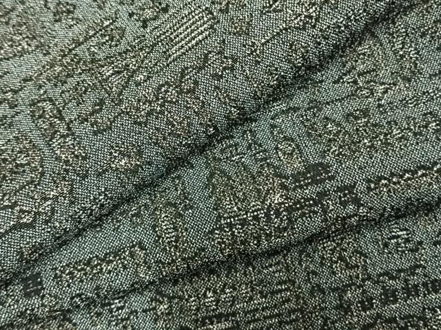 ■■■　サイズ　■■■ 身丈 156cm（肩から） 裄丈 64cm 袖丈 46cm　縫込み 2cm 袖幅 32cm 前幅 24cm 後幅 32cm 着物縫いこみ 内揚げ 0cm 裄 お袖側 約1cm　身頃側 約0cm ■■■　商品詳細　■■■ 【正絹】 状態は特に目立ったシミ汚れなどもなく大変良い状態です。 大変上質な逸品になります。 お安く出品致しますので、是非この機会にいかがでしょうか？ ■■■　注意事項　■■■ ■モニター発色の具合により色合いが異なる場合がございます。 ■寸法は多少の誤差が生じる場合がございますのでご了承ください。 ■縫込みの長さが左右非対称の場合は短い部分を記載しております。 左右非対称であってもご返品・お値引き等の保証は出来かねますので、ご了承の上ご購入をお願い致します。 ■シミ等のチェックには注意を払っておりますが、見落としがある場合もございますし、個人の見解も様々ですので神経質な方のご購入はお控えください。 ■箪笥に入っておりました着物や帯なので畳みシワや匂いがあるものもございます。 ■お休みは基本的に土日祝となりますが、その他臨時でお休みする場合がございますのでご了承ください。 ■商品の発送は平日のみの発送となります。 ■夜間と土曜、日曜日はお問い合わせの回答が遅れる場合がございます。 ■当店では、お直し、紋入れ、お手入れ等は承っておりません。 ■生地の状態（ヤケ、経年劣化等）によってはサイズ直しが出来ない場合がございます。 その点もどうかご了承のうえ、ご購入をお願いいたします。 ■弊社で取り扱う商品は一点ものにつき、時期や在庫状況に応じて金額が変更となる場合がございます。 ■検針は行っておりません。予めご了承いただきますようお願いいたします。 ■【洗える着物】と記載のある商品におきましては、商品お届け後に洗濯を行ってしまってからのご返品にはご対応しかねます。 念の為、専門店でのお手入れをお願いいたします。 ■着物のサイズ目安は下記を参考ください↓ ＜女性着物＞　お端折り次第で＋5?　−10?が着用可能サイズ 　例）身丈170?の場合、身長160?〜175? ＜男性着物＞　身丈＋約25?〜27?程が適応身長 　例）身丈155?の場合、身長180〜182?