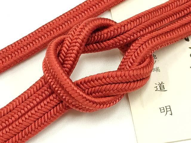 ■■■　サイズ　■■■ 長さ　約148.5cm（房を除く） ■■■　商品詳細　■■■ 【正絹】 状態は参考画像のように 所々に糸よれ、糸飛び出しがございますが その他特に目立ったシミ汚れなどもなく大変良い状態です。 大変上質な逸品になります。 お安く出品致しますので、是非この機会にいかがでしょうか？ ■■■　注意事項　■■■ ■モニター発色の具合により色合いが異なる場合がございます。 ■寸法は多少の誤差が生じる場合がございますのでご了承ください。 ■縫込みの長さが左右非対称の場合は短い部分を記載しております。 左右非対称であってもご返品・お値引き等の保証は出来かねますので、ご了承の上ご購入をお願い致します。 ■シミ等のチェックには注意を払っておりますが、見落としがある場合もございますし、個人の見解も様々ですので神経質な方のご購入はお控えください。 ■箪笥に入っておりました着物や帯なので畳みシワや匂いがあるものもございます。 ■お休みは基本的に土日祝となりますが、その他臨時でお休みする場合がございますのでご了承ください。 ■商品の発送は平日のみの発送となります。 ■夜間と土曜、日曜日はお問い合わせの回答が遅れる場合がございます。 ■当店では、お直し、紋入れ、お手入れ等は承っておりません。 ■生地の状態（ヤケ、経年劣化等）によってはサイズ直しが出来ない場合がございます。 その点もどうかご了承のうえ、ご購入をお願いいたします。 ■弊社で取り扱う商品は一点ものにつき、時期や在庫状況に応じて金額が変更となる場合がございます。 ■検針は行っておりません。予めご了承いただきますようお願いいたします。 ■【洗える着物】と記載のある商品におきましては、商品お届け後に洗濯を行ってしまってからのご返品にはご対応しかねます。 念の為、専門店でのお手入れをお願いいたします。 ■着物のサイズ目安は下記を参考ください↓ ＜女性着物＞　お端折り次第で＋5?　−10?が着用可能サイズ 　例）身丈170?の場合、身長160?〜175? ＜男性着物＞　身丈＋約25?〜27?程が適応身長 　例）身丈155?の場合、身長180〜182?