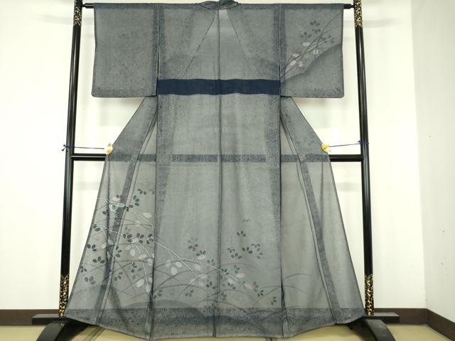 ■■■　サイズ　■■■ 身丈 160cm（肩から） 裄丈 62.5cm 袖丈 48.5cm　縫込み 4.5cm 袖幅 32.5cm 前幅 26cm 後幅 31cm 着物縫いこみ 内揚げ 3cm 裄 お袖側 約2cm　身頃側 約2.5cm ■■■　商品詳細　■■■ 【正絹】 状態は特に目立ったシミ汚れなどもなく大変良い状態です。 大変上質な逸品になります。 お安く出品致しますので、是非この機会にいかがでしょうか？ ■■■　注意事項　■■■ ■モニター発色の具合により色合いが異なる場合がございます。 ■寸法は多少の誤差が生じる場合がございますのでご了承ください。 ■縫込みの長さが左右非対称の場合は短い部分を記載しております。 左右非対称であってもご返品・お値引き等の保証は出来かねますので、ご了承の上ご購入をお願い致します。 ■シミ等のチェックには注意を払っておりますが、見落としがある場合もございますし、個人の見解も様々ですので神経質な方のご購入はお控えください。 ■箪笥に入っておりました着物や帯なので畳みシワや匂いがあるものもございます。 ■お休みは基本的に土日祝となりますが、その他臨時でお休みする場合がございますのでご了承ください。 ■商品の発送は平日のみの発送となります。 ■夜間と土曜、日曜日はお問い合わせの回答が遅れる場合がございます。 ■当店では、お直し、紋入れ、お手入れ等は承っておりません。 ■生地の状態（ヤケ、経年劣化等）によってはサイズ直しが出来ない場合がございます。 その点もどうかご了承のうえ、ご購入をお願いいたします。 ■弊社で取り扱う商品は一点ものにつき、時期や在庫状況に応じて金額が変更となる場合がございます。 ■検針は行っておりません。予めご了承いただきますようお願いいたします。 ■【洗える着物】と記載のある商品におきましては、商品お届け後に洗濯を行ってしまってからのご返品にはご対応しかねます。 念の為、専門店でのお手入れをお願いいたします。 ■写真に写っている物が全てになります。それ以外の付属品はございませんのでご了承ください。 ■状態に関する写真につきましては、掲載可能な写真枚数に限りがあるため、各箇所につき1枚参考画像を掲載しております。 ■着物のサイズ目安は下記を参考ください↓ ＜女性着物＞　お端折り次第で＋5cm　−1cmが着用可能サイズ 　例）身丈170cmの場合、身長160cm〜175cm ＜男性着物＞　身丈＋約25cm〜27cm程が適応身長 　例）身丈155cmの場合、身長180〜182cm
