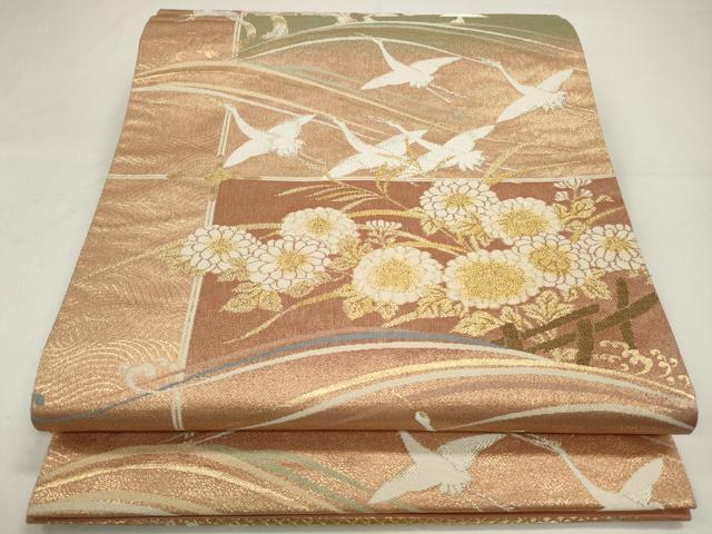 ■■■　サイズ　■■■ 長さ 428cm 幅 30cm程 ■■■　商品詳細　■■■ 【正絹】 詳細に関しましては、画像をご確認ください。 大変上質な逸品になります。 お安く出品致しますので、是非この機会にいかがでしょうか？ ■■■　注意事項　■■■ ■モニター発色の具合により色合いが異なる場合がございます。 ■寸法は多少の誤差が生じる場合がございますのでご了承ください。 ■縫込みの長さが左右非対称の場合は短い部分を記載しております。 左右非対称であってもご返品・お値引き等の保証は出来かねますので、ご了承の上ご購入をお願い致します。 ■シミ等のチェックには注意を払っておりますが、見落としがある場合もございますし、個人の見解も様々ですので神経質な方のご購入はお控えください。 ■箪笥に入っておりました着物や帯なので畳みシワや匂いがあるものもございます。 ■お休みは基本的に土日祝となりますが、その他臨時でお休みする場合がございますのでご了承ください。 ■商品の発送は平日のみの発送となります。 ■夜間と土曜、日曜日はお問い合わせの回答が遅れる場合がございます。 ■当店では、お直し、紋入れ、お手入れ等は承っておりません。 ■生地の状態（ヤケ、経年劣化等）によってはサイズ直しが出来ない場合がございます。 その点もどうかご了承のうえ、ご購入をお願いいたします。 ■弊社で取り扱う商品は一点ものにつき、時期や在庫状況に応じて金額が変更となる場合がございます。 ■検針は行っておりません。予めご了承いただきますようお願いいたします。 ■【洗える着物】と記載のある商品におきましては、商品お届け後に洗濯を行ってしまってからのご返品にはご対応しかねます。 念の為、専門店でのお手入れをお願いいたします。 ■着物のサイズ目安は下記を参考ください↓ ＜女性着物＞　お端折り次第で＋5cm　−1cmが着用可能サイズ 　例）身丈170cmの場合、身長160cm〜175cm ＜男性着物＞　身丈＋約25cm〜27cm程が適応身長 　例）身丈155cmの場合、身長180〜182cm